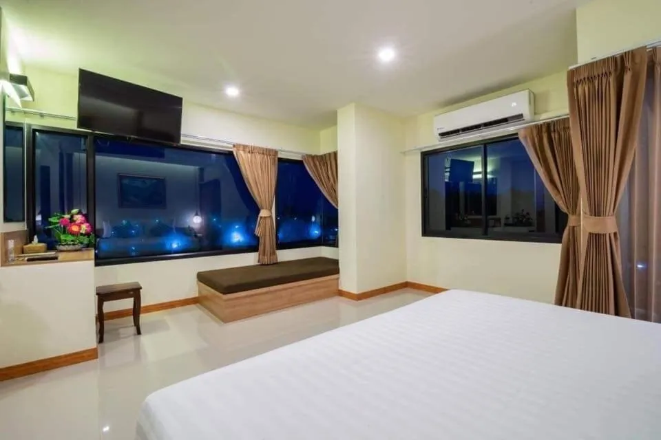 Bedroom, Bed in Pura Nakhon Hotel