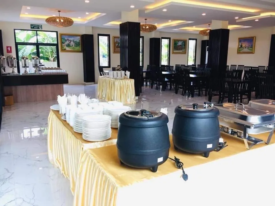 Restaurant/places to eat in Pura Nakhon Hotel