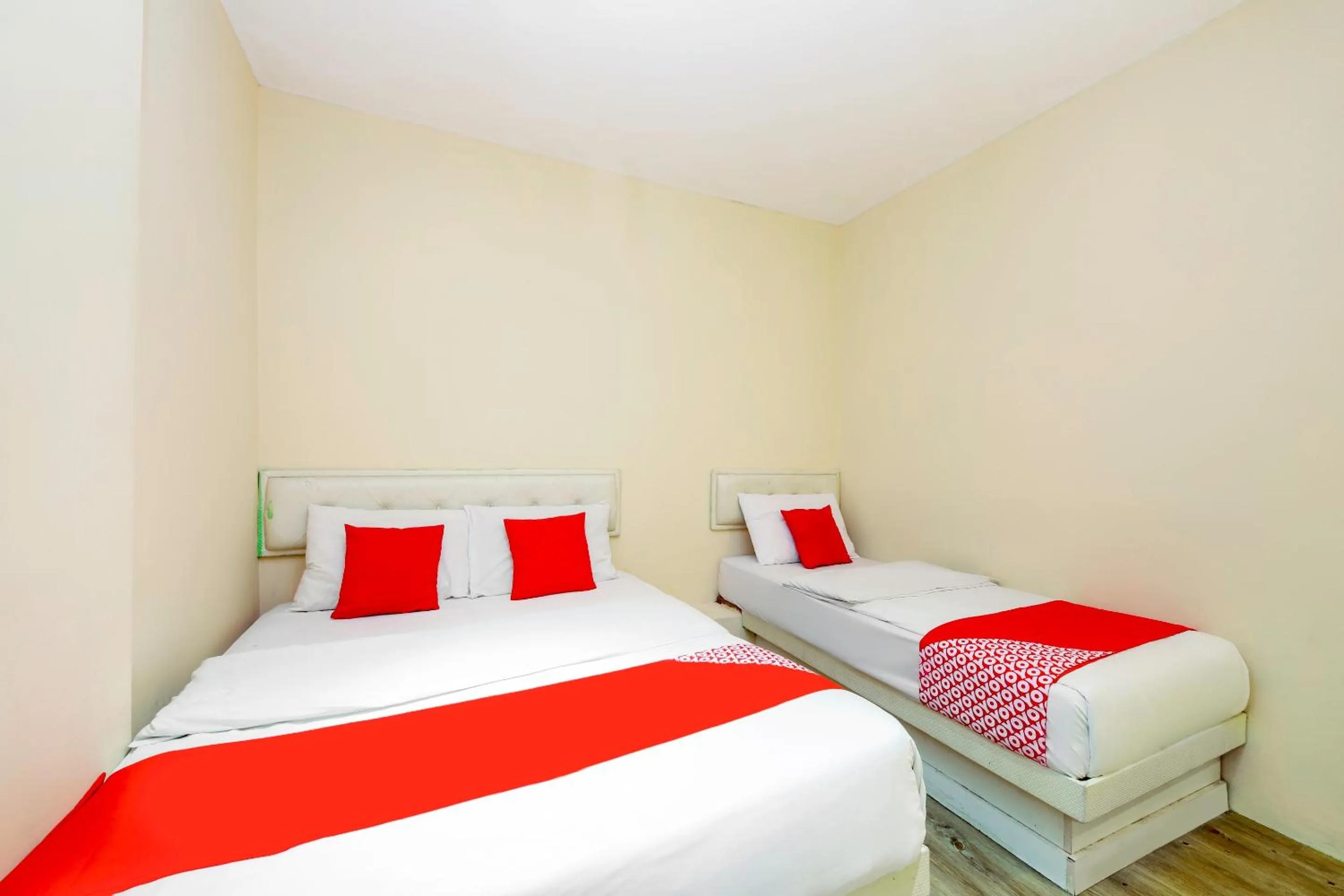 Bedroom, Bed in OYO 479 The Green Hotel