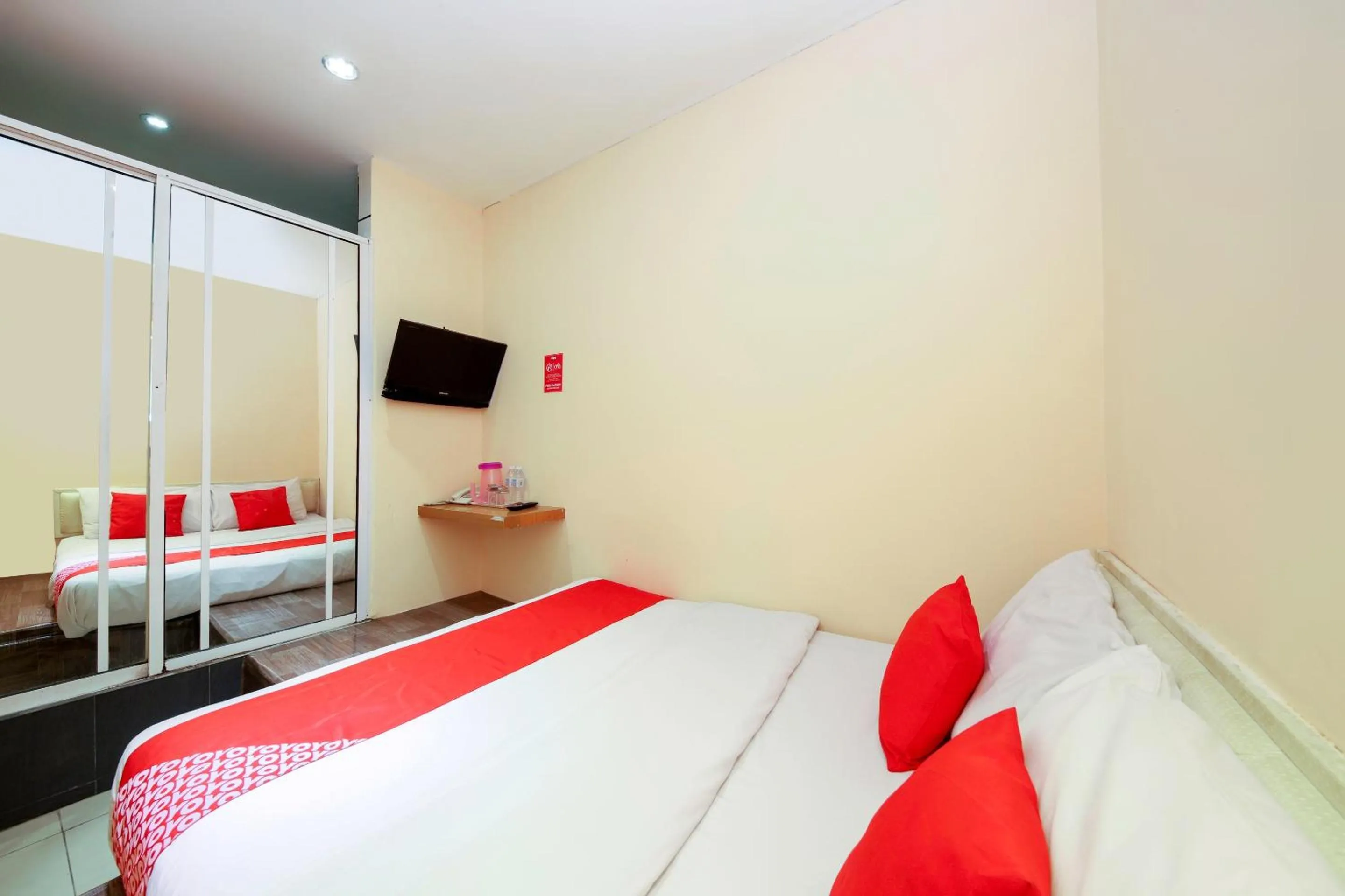 Bedroom, Bed in OYO 479 The Green Hotel