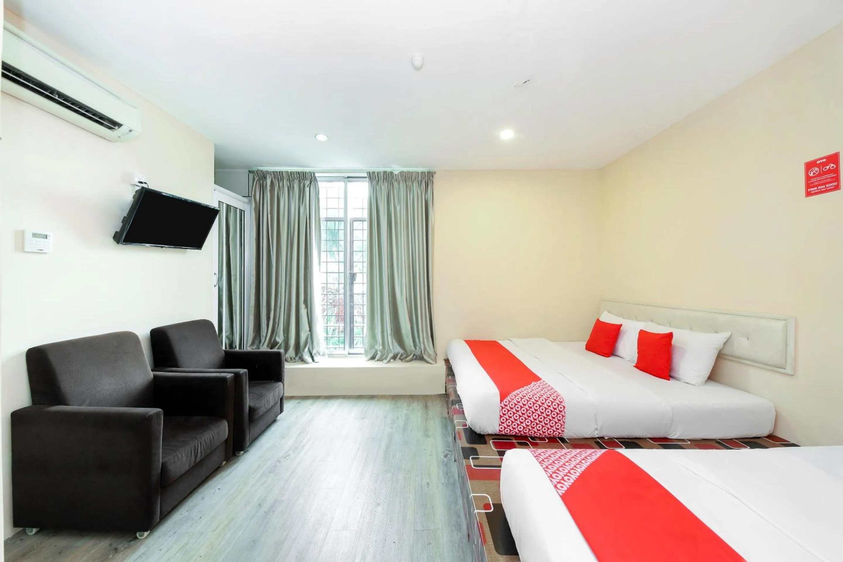 Bedroom, Bed in OYO 479 The Green Hotel