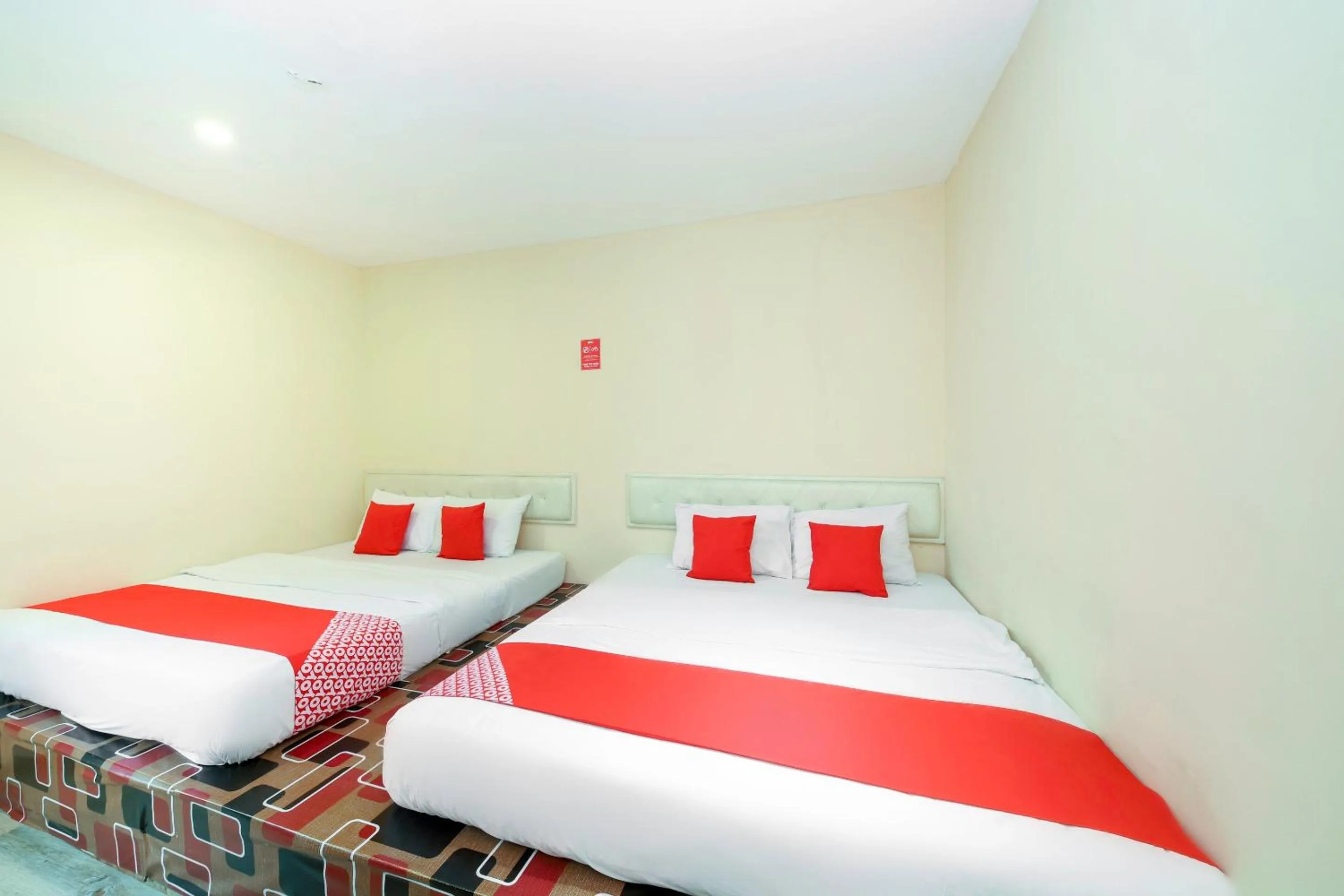 Bedroom, Bed in OYO 479 The Green Hotel