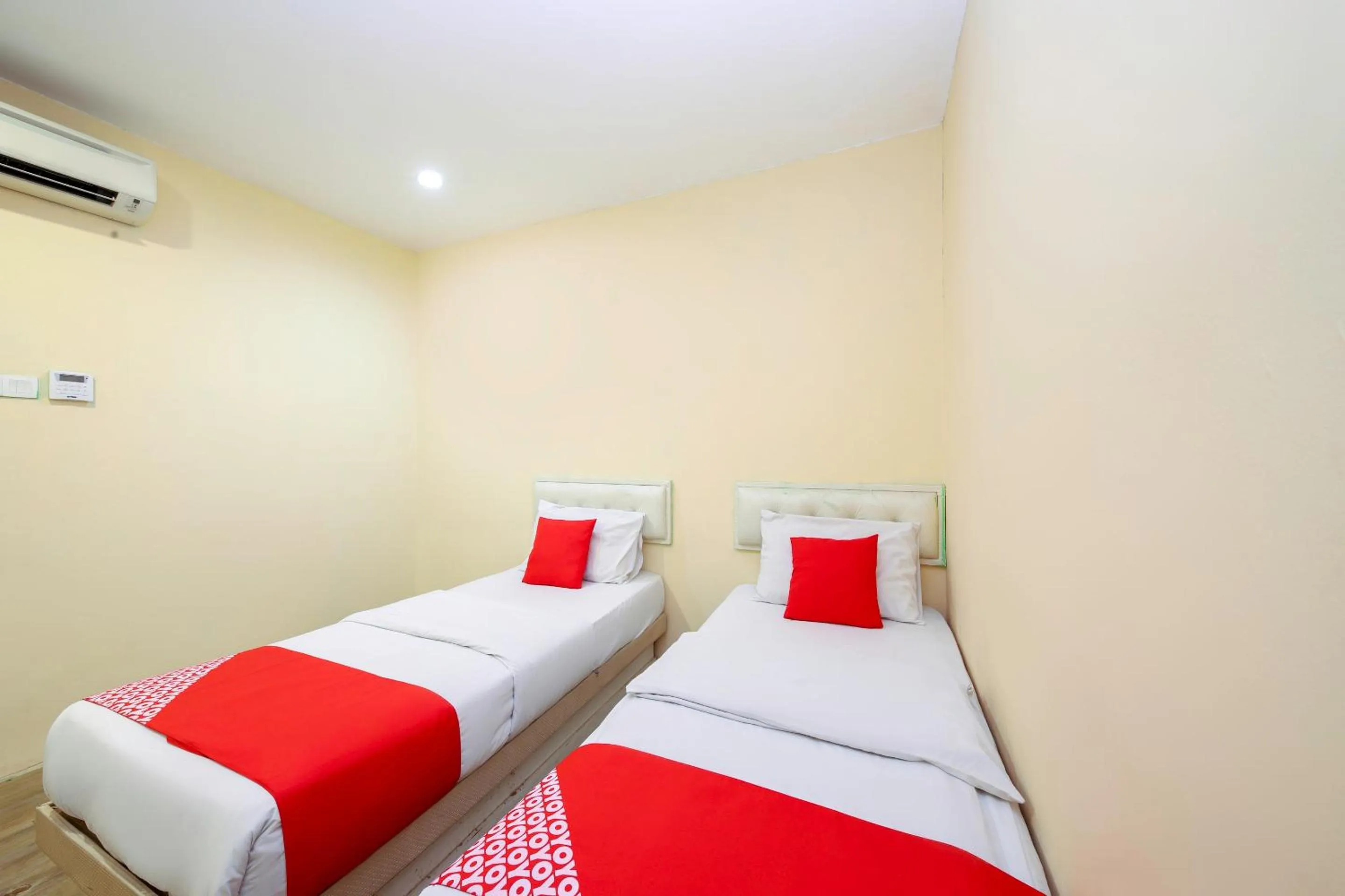 Bedroom, Bed in OYO 479 The Green Hotel