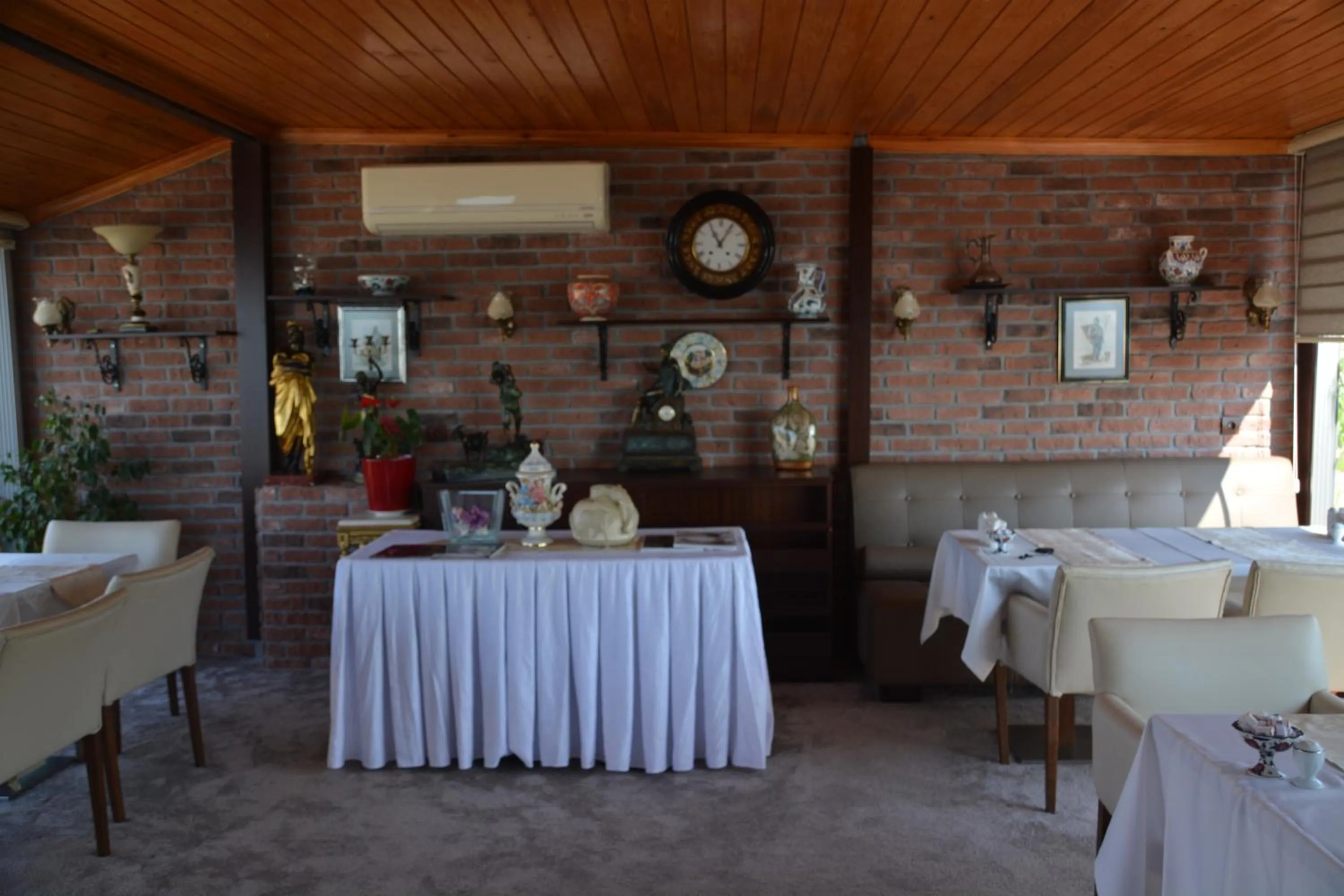 Restaurant/places to eat in Dilhayat Kalfa Hotel