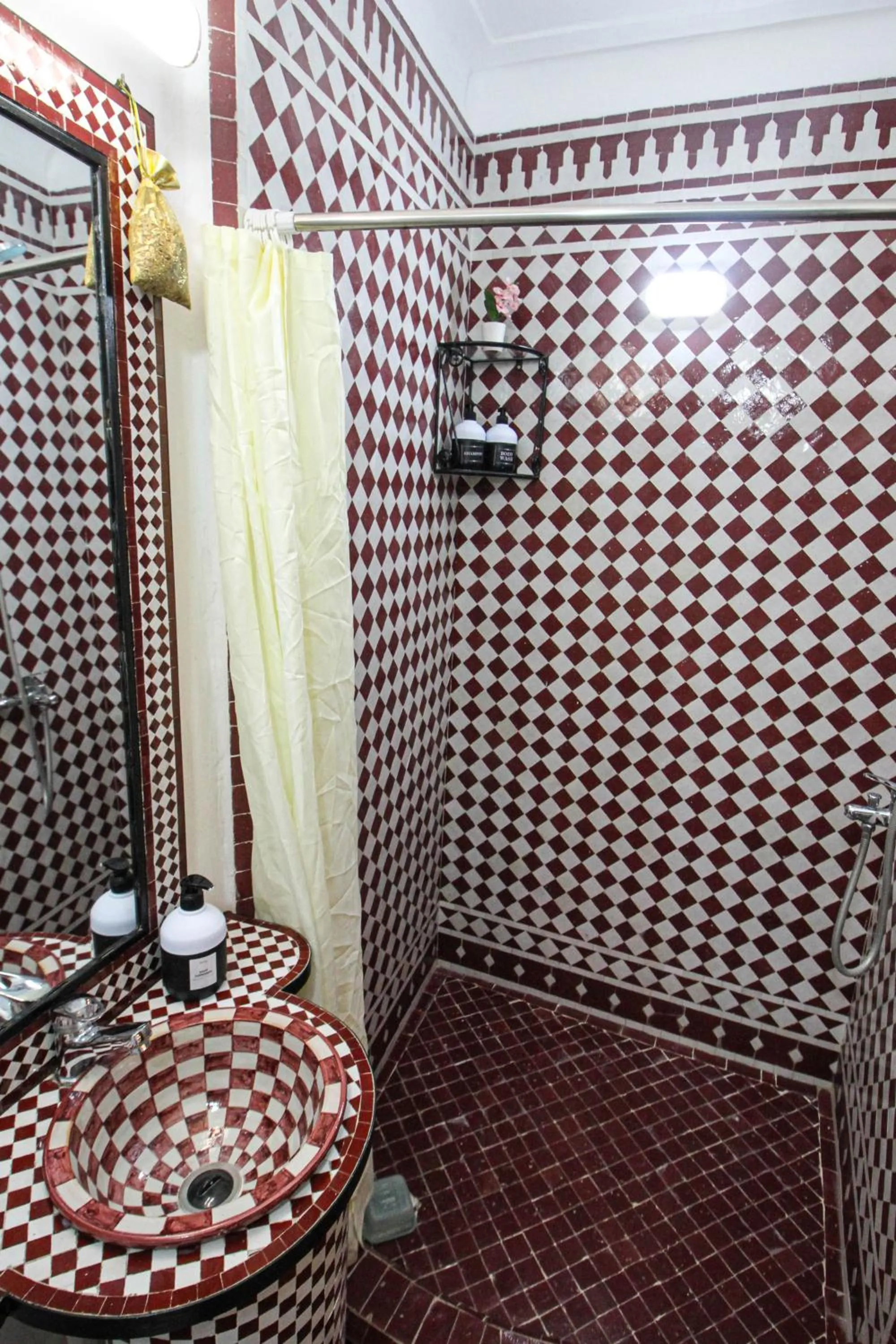 Shower in Dar Lantana