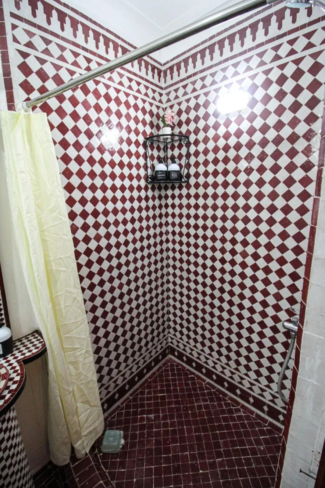 Shower in Dar Lantana