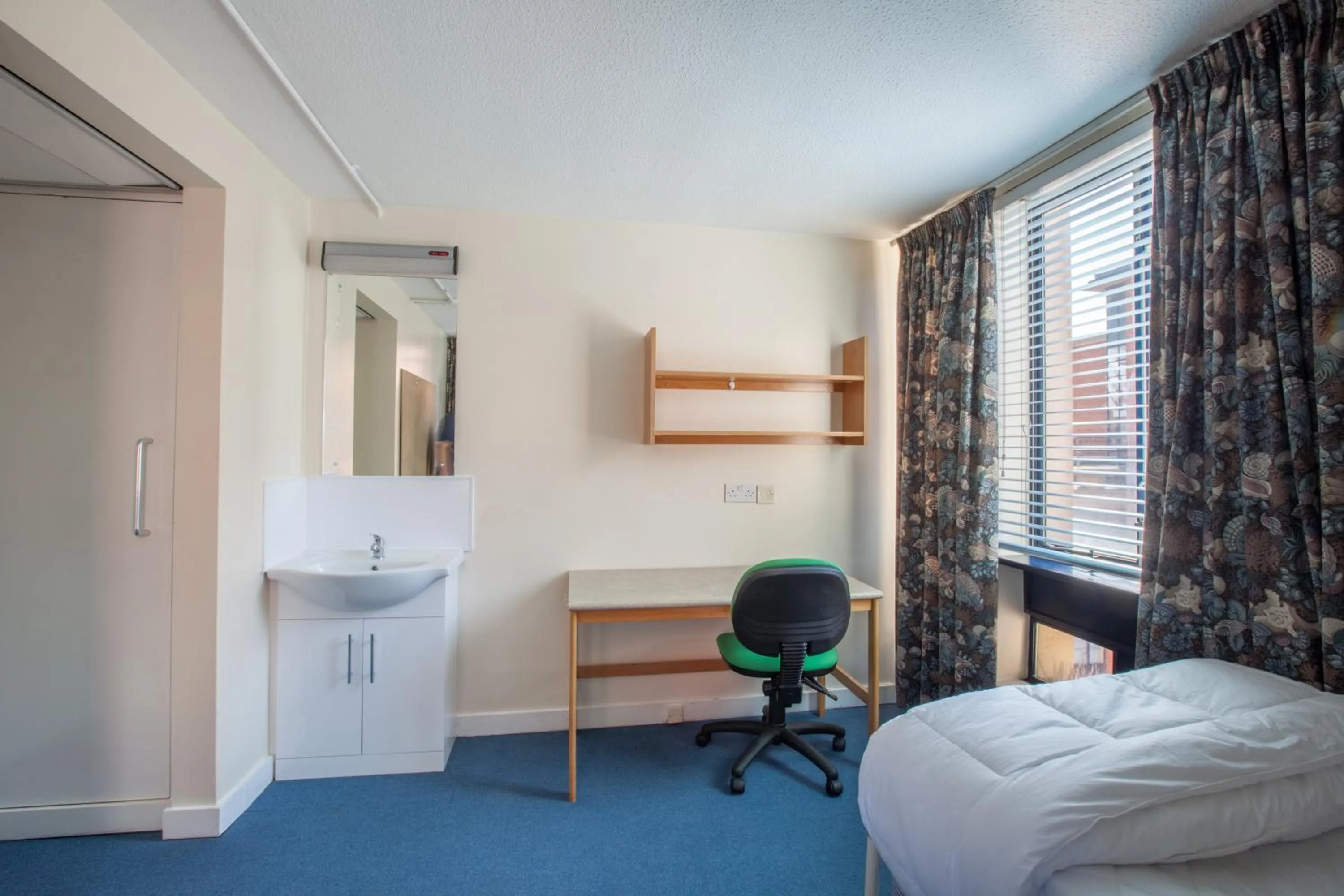 Photo of the whole room, Bed in LSE Rosebery Hall