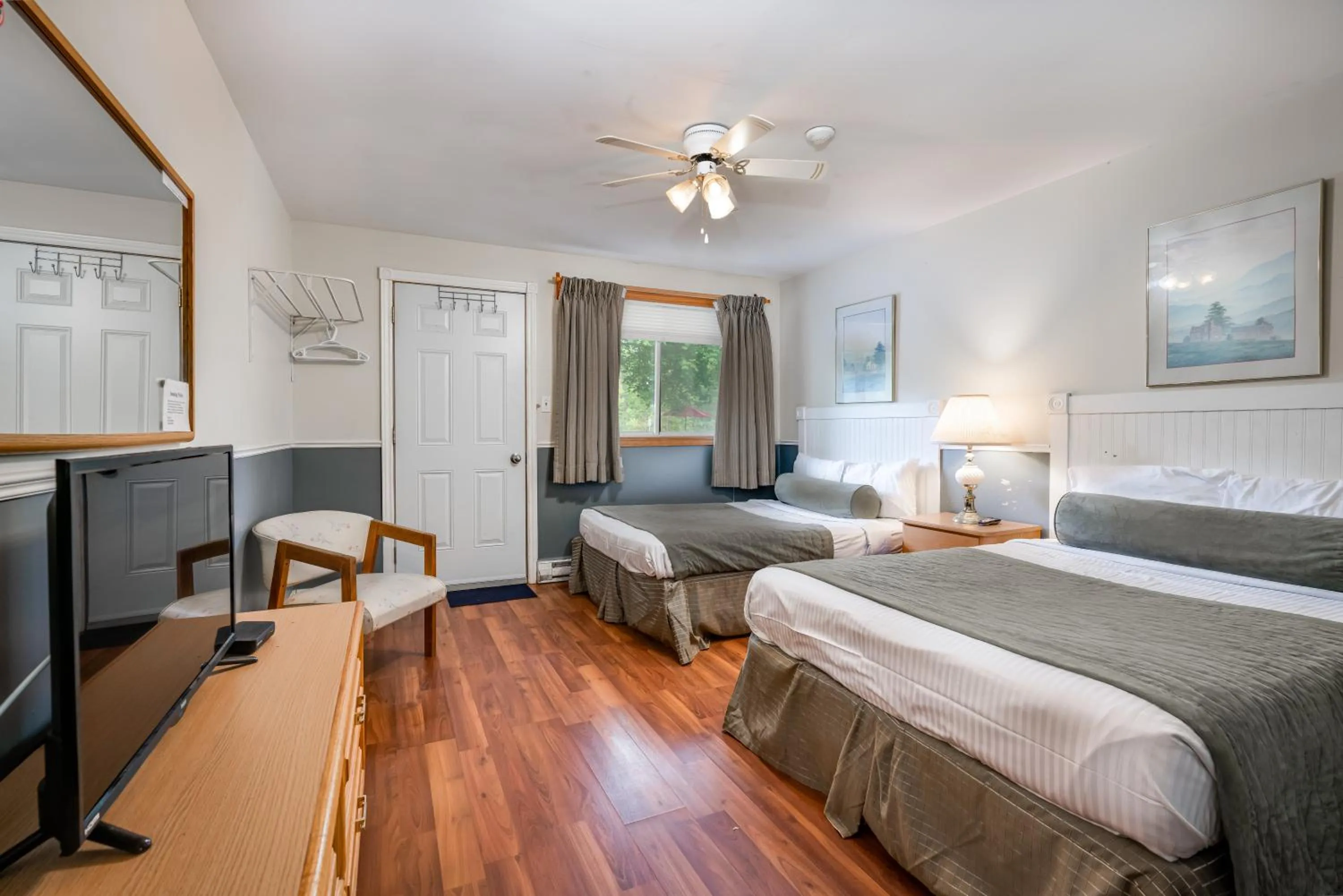 Bed in Long Sault Motel