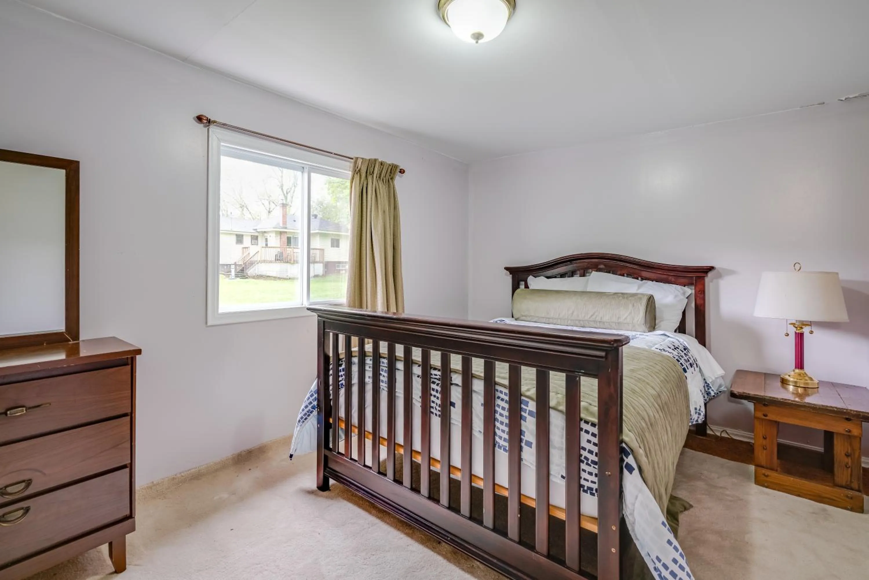 Photo of the whole room, Bed in Long Sault Motel