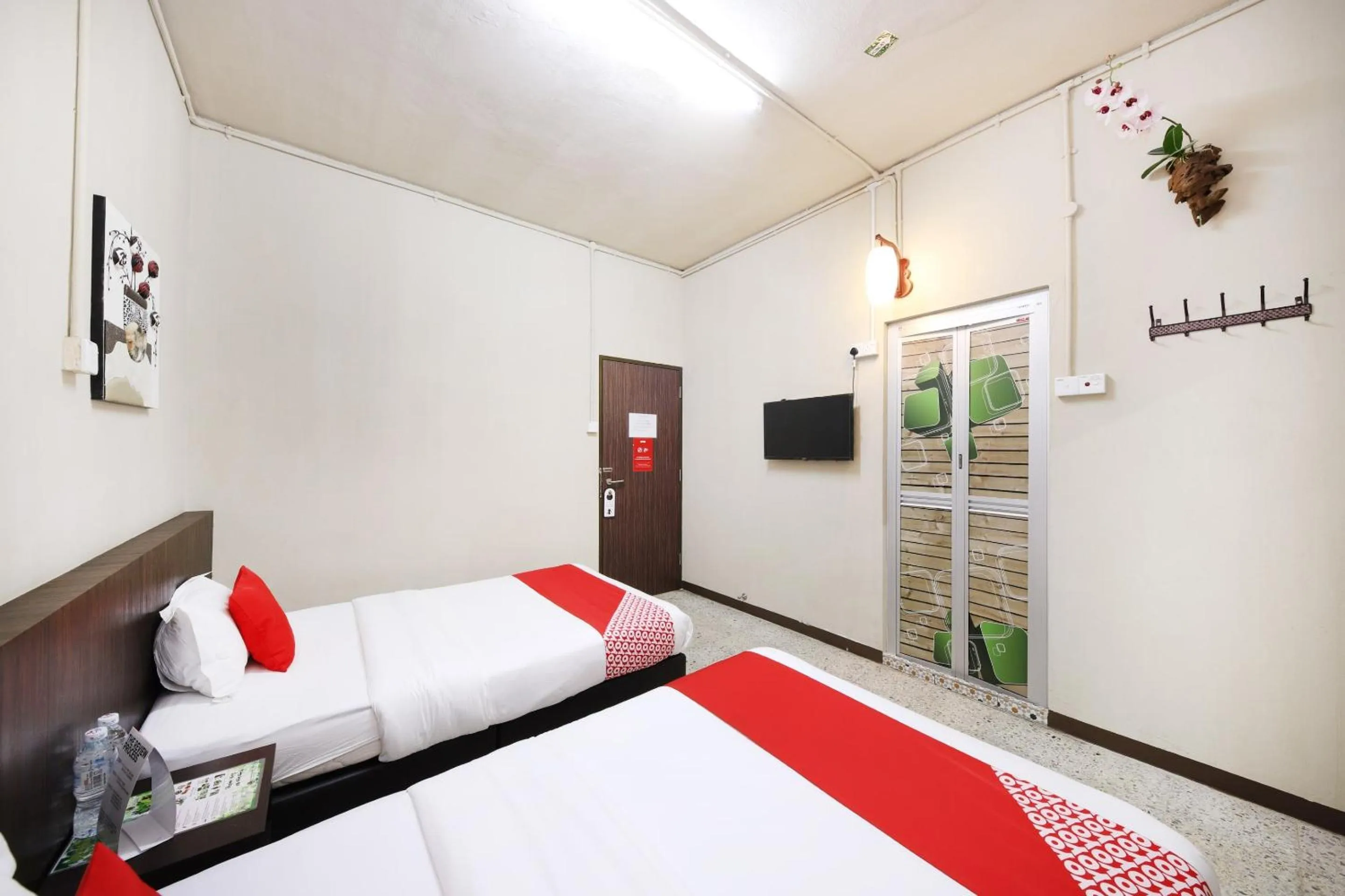 Bedroom, Bed in OYO 507 Aikka Hotel