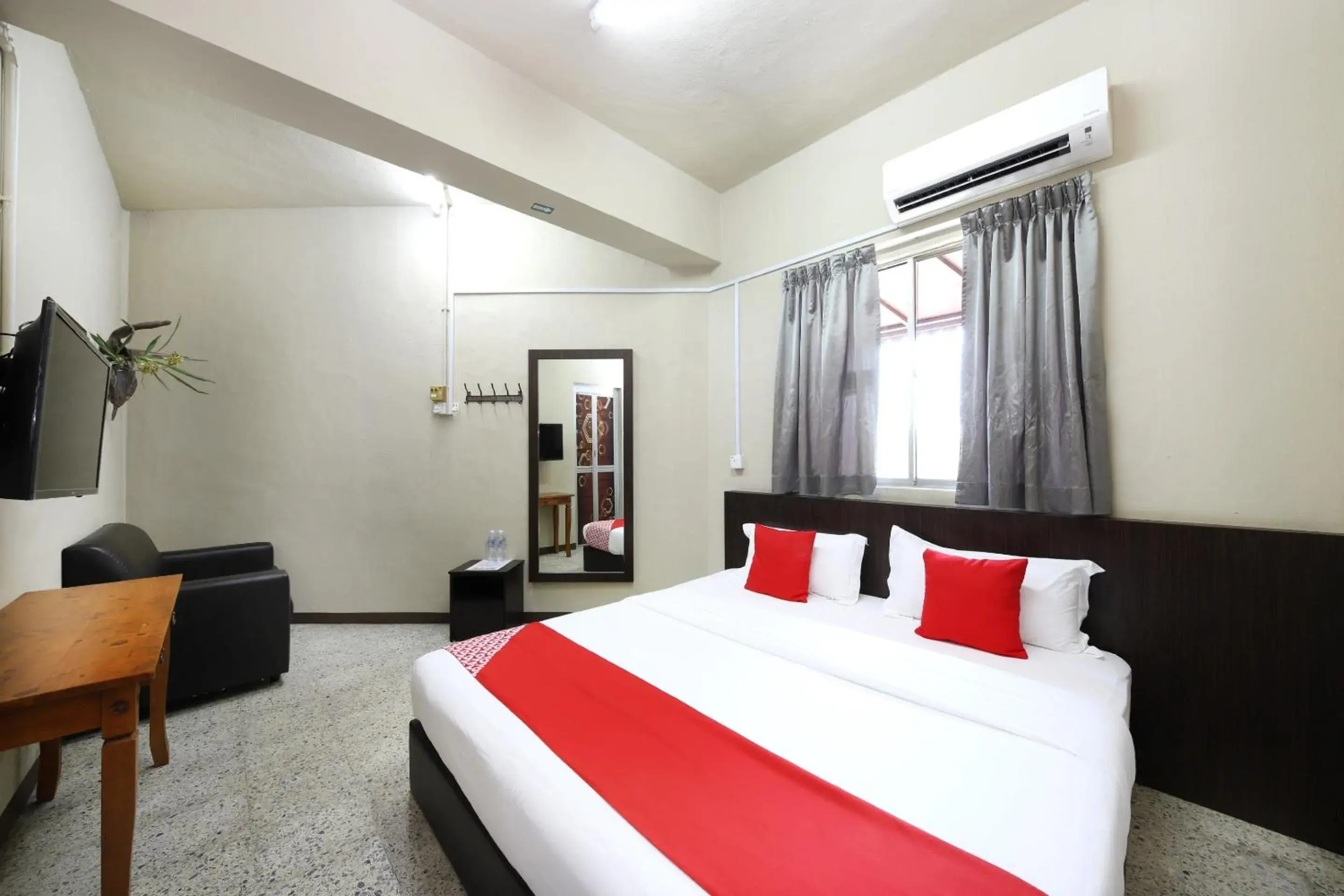 Deluxe King Room in OYO 507 Aikka Hotel Deluxe King Room in OYO 507 Aikka Hotel