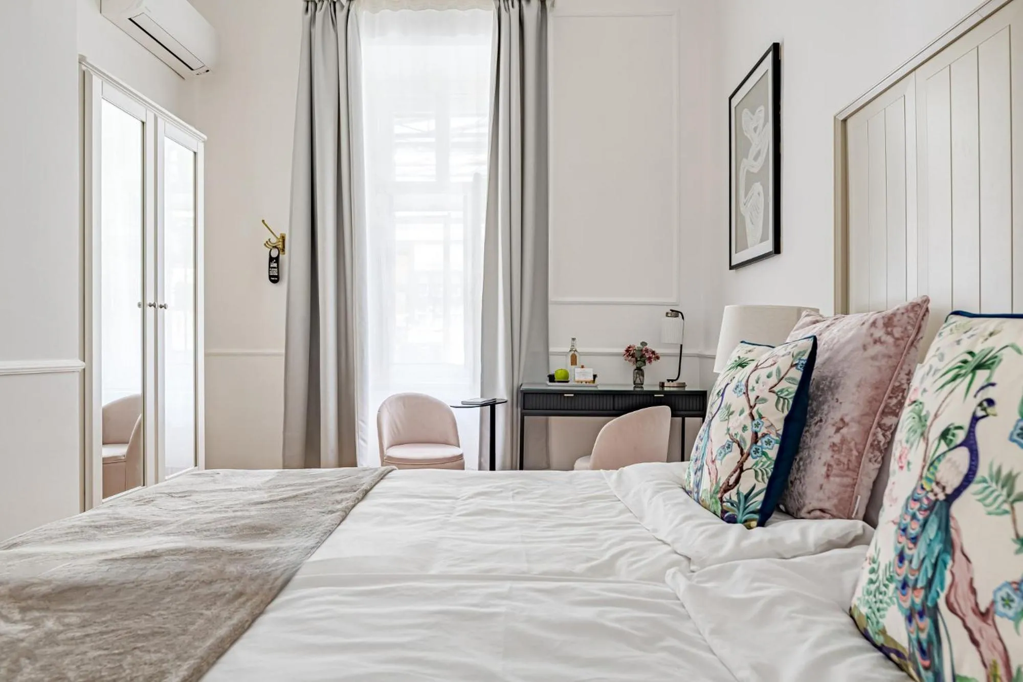 Bed in Beletage-Boutique Hotel