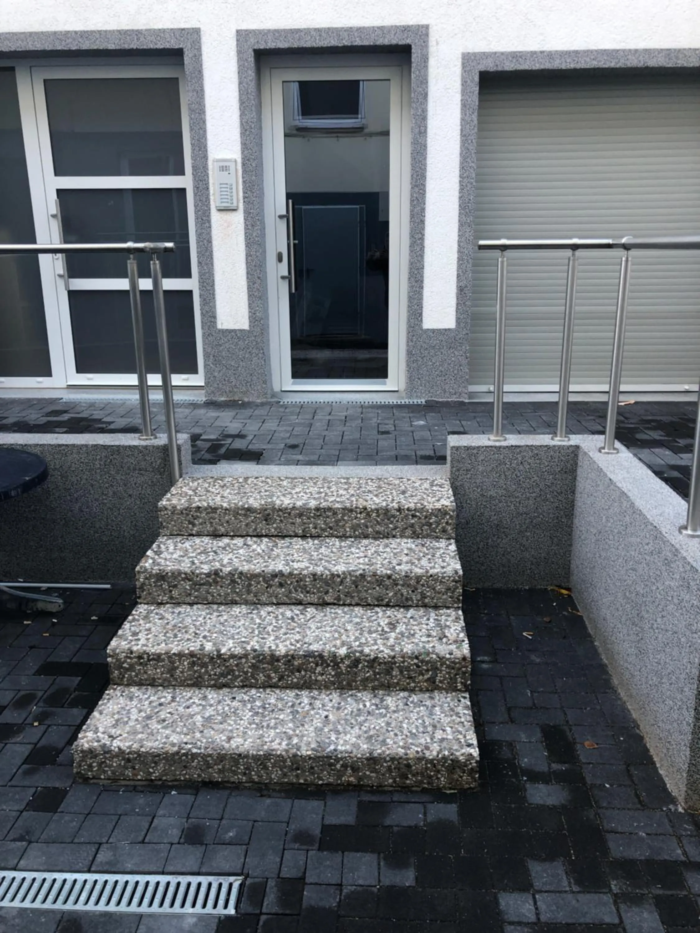 Property building in Apartment 4 Rent