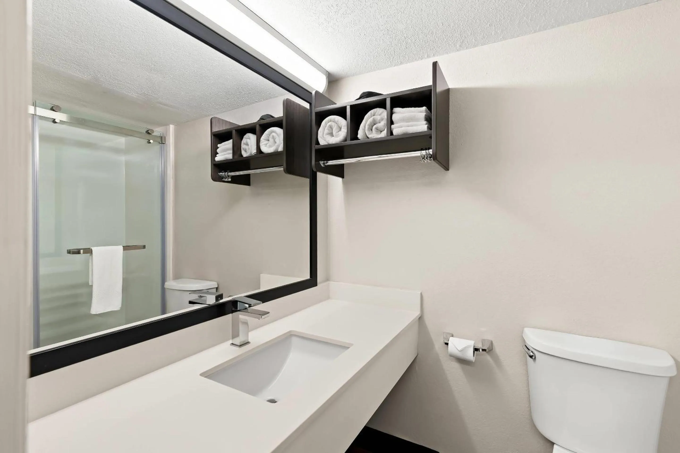 Bedroom in Quality Inn & Suites Dumas