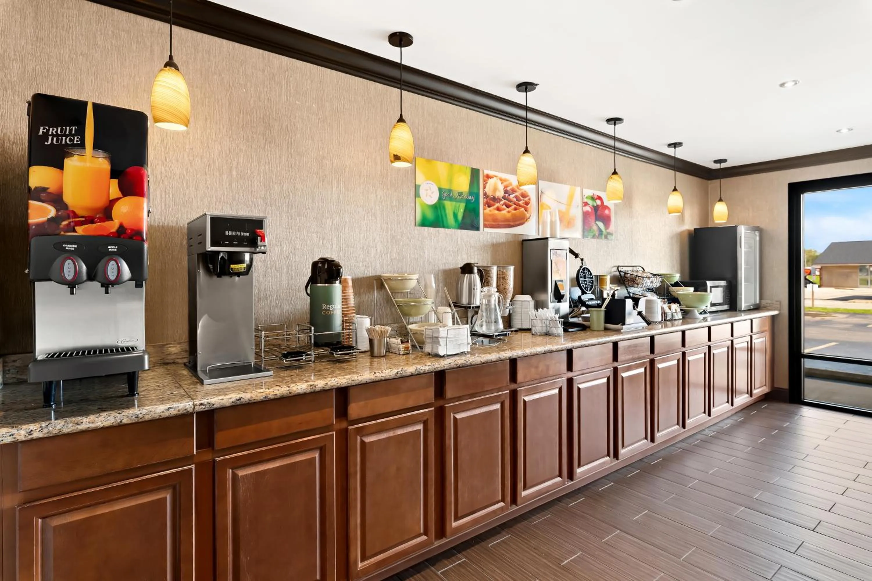 Breakfast in Quality Inn & Suites Dumas