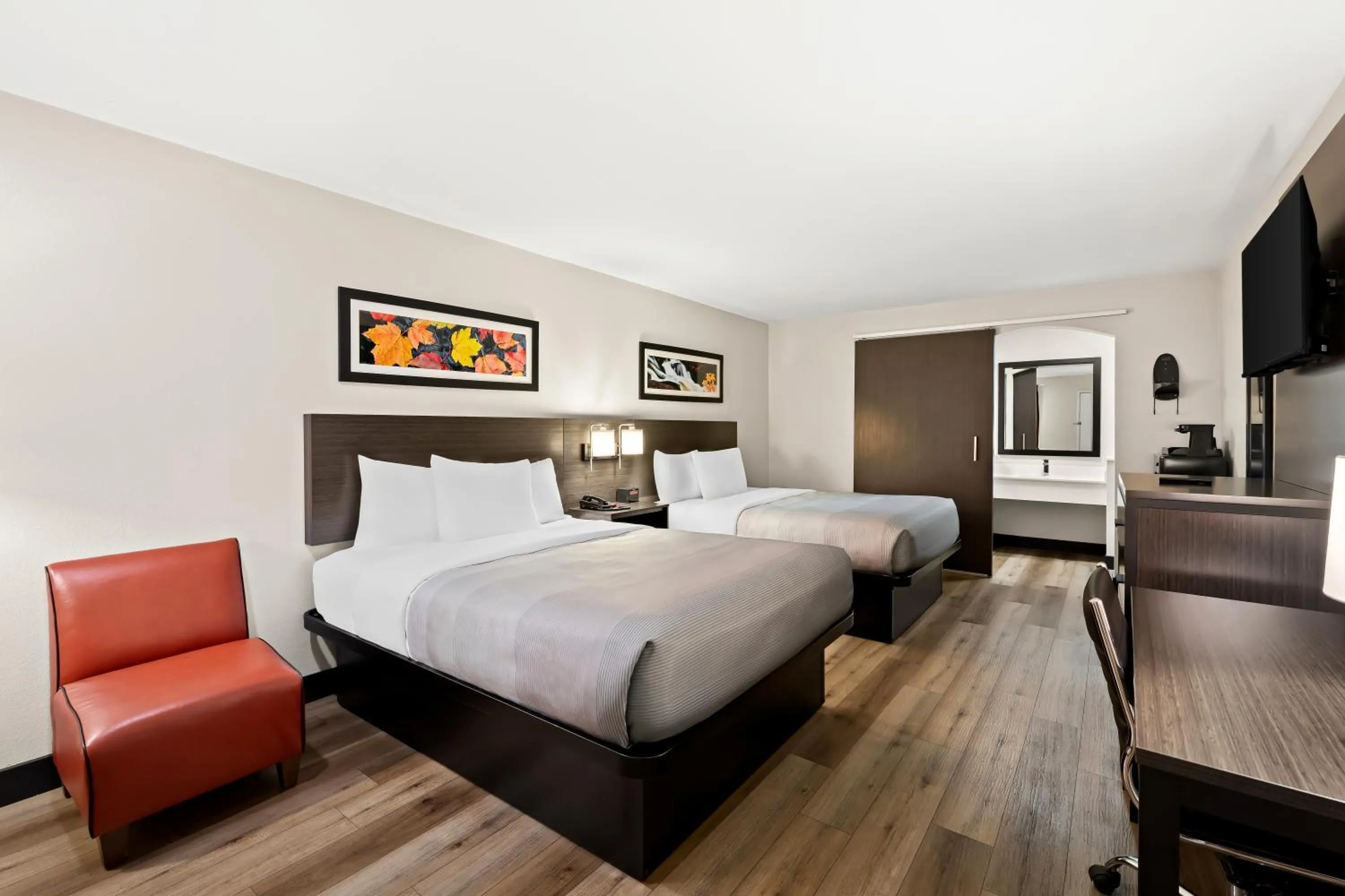 Bed in Quality Inn & Suites Dumas