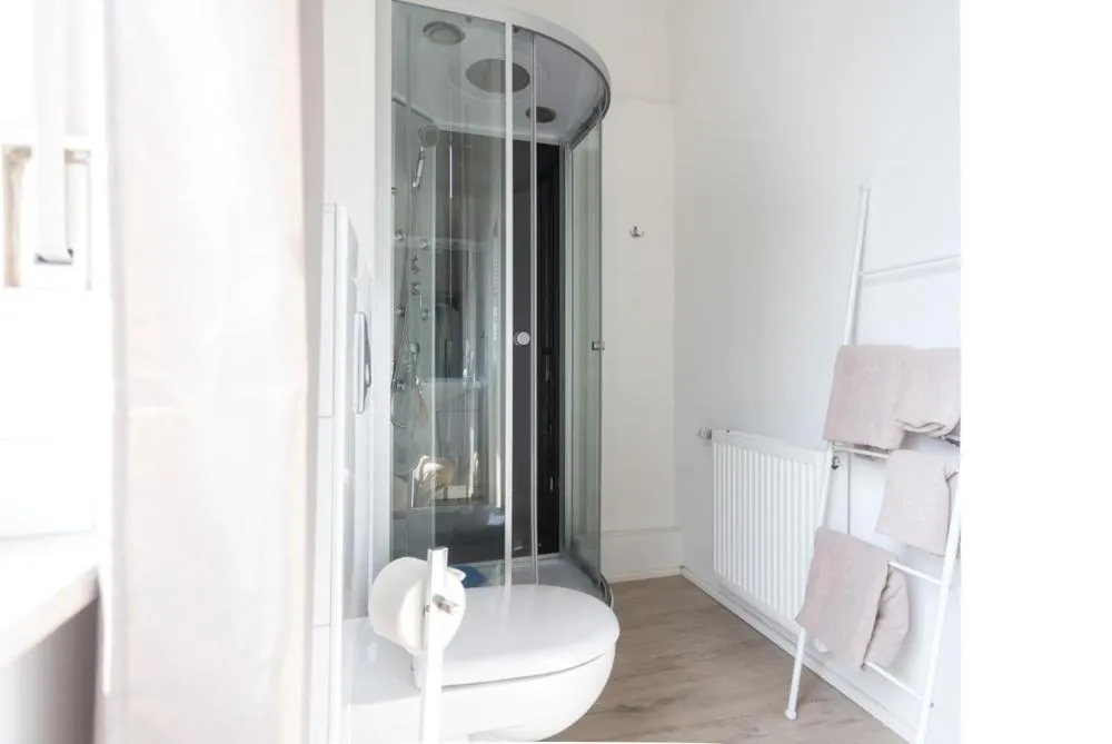 Bathroom in Oberkasseler Hof Bonn