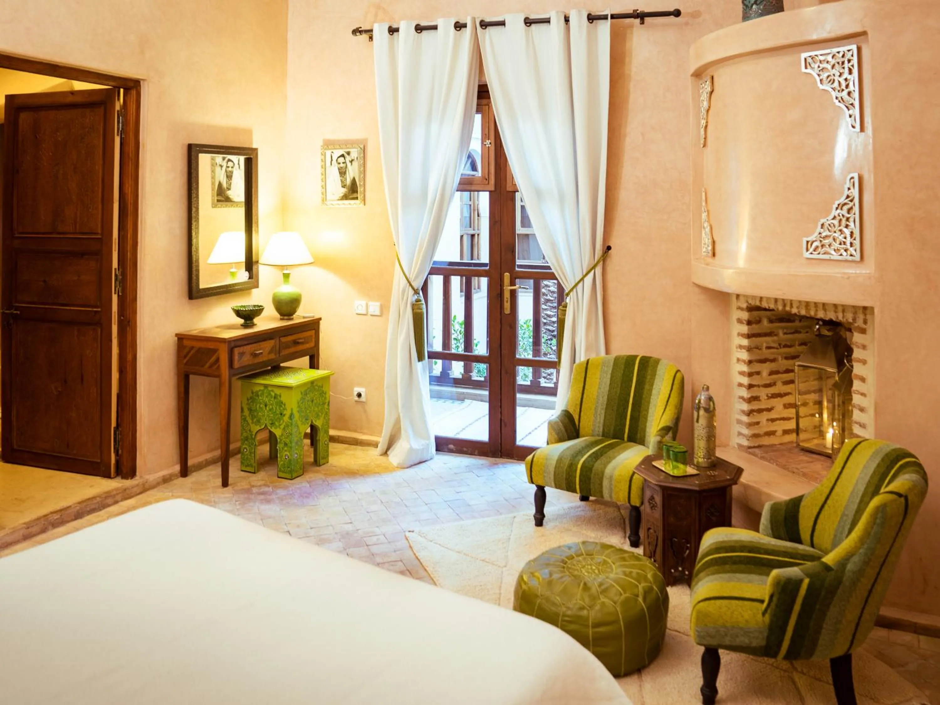 Seating area, Bed in Riad Selouane