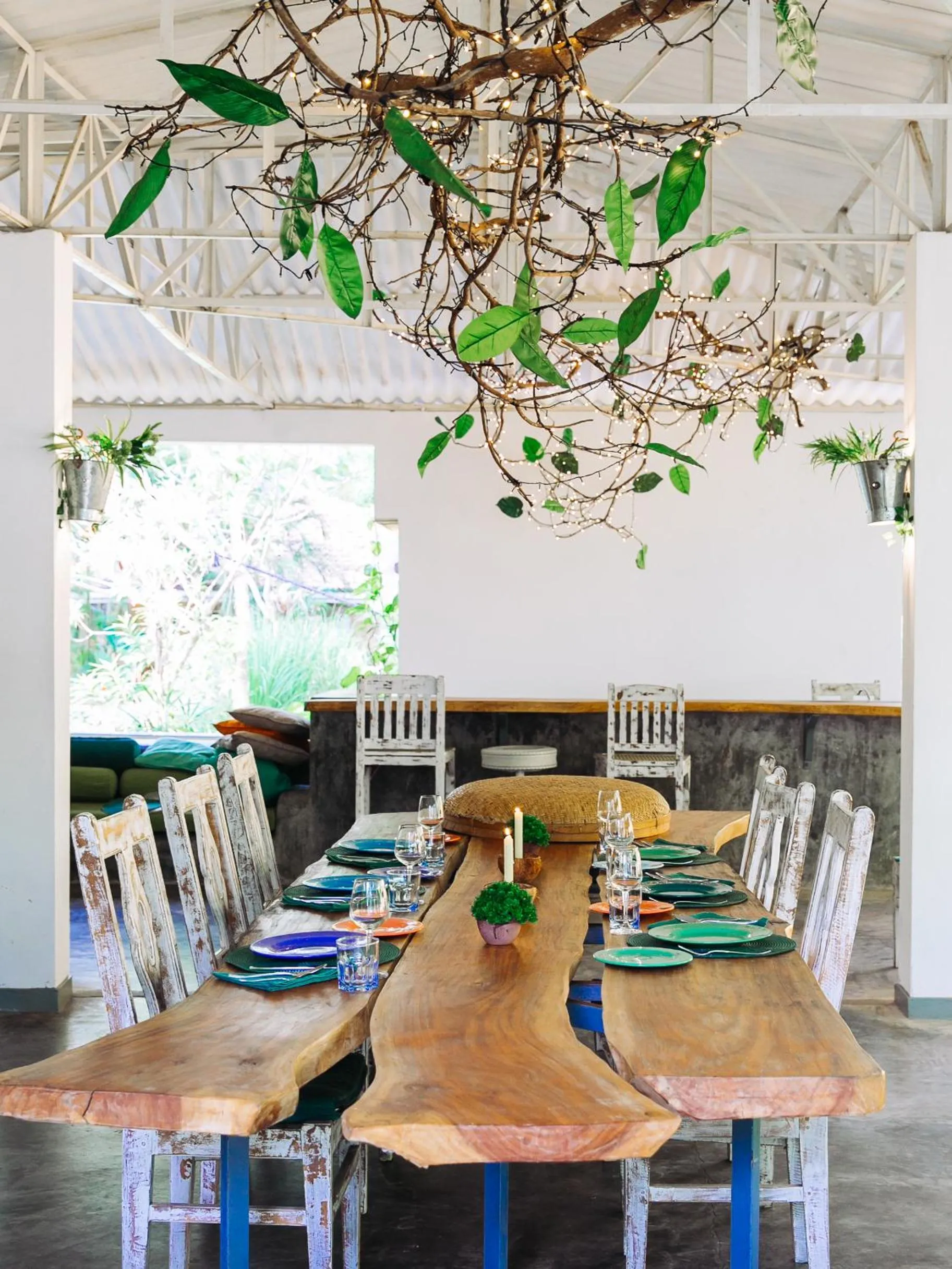 Restaurant/places to eat in FIVE