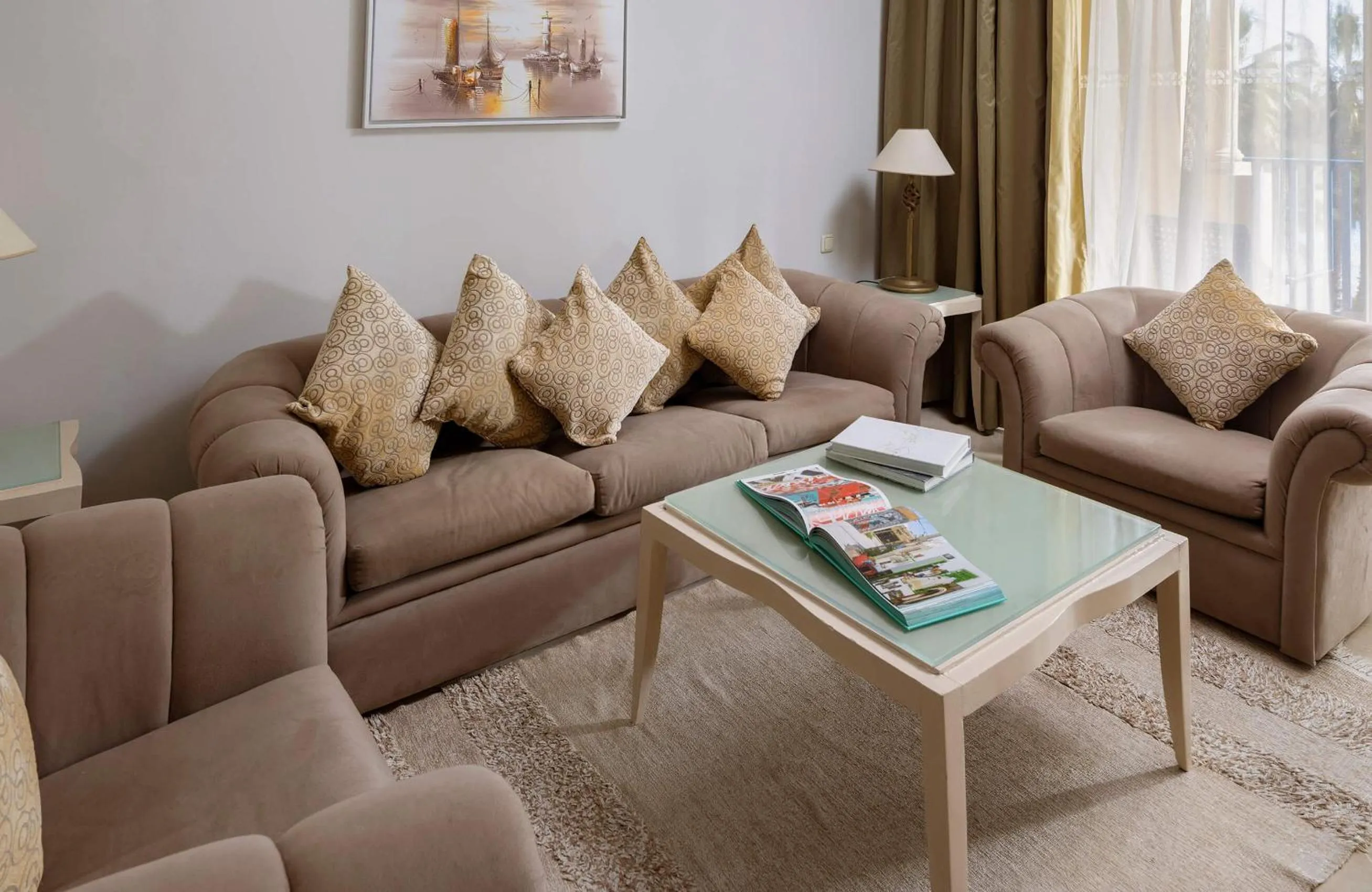 Living room in Ramada Plaza by Wyndham Tunis