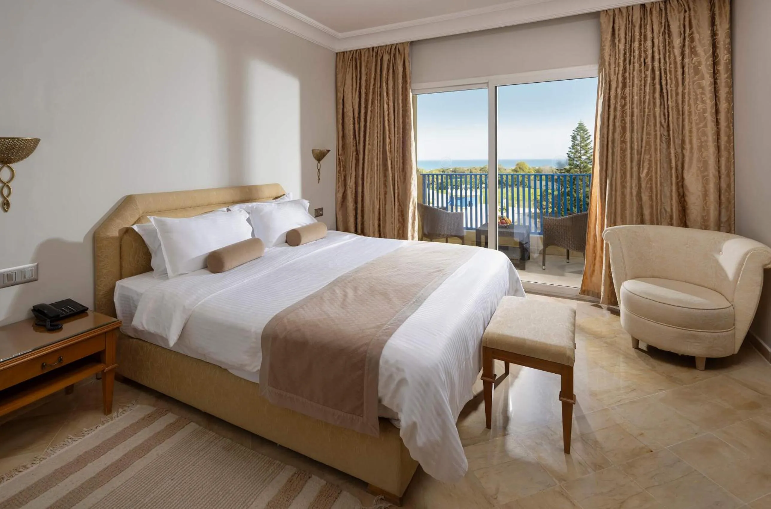 Bed in Ramada Plaza by Wyndham Tunis