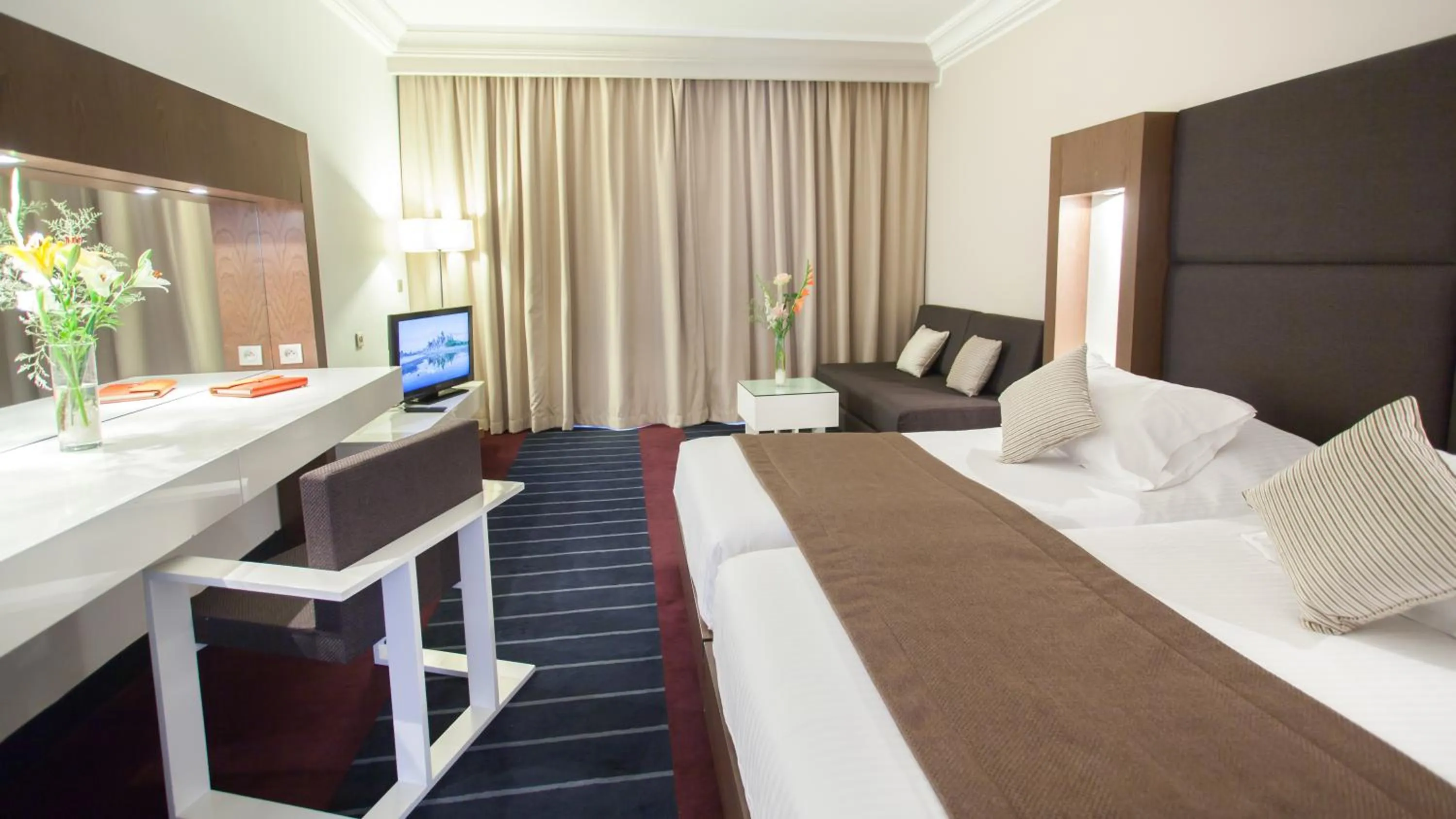 Bedroom, Bed in El Mouradi Gammarth