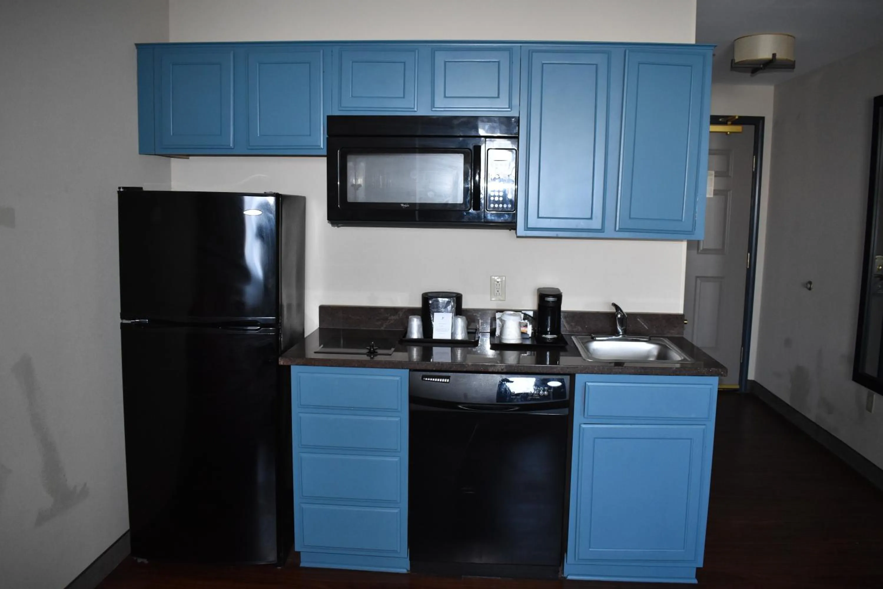 Kitchen or kitchenette in Country Inn & Suites by Radisson, Hagerstown, MD
