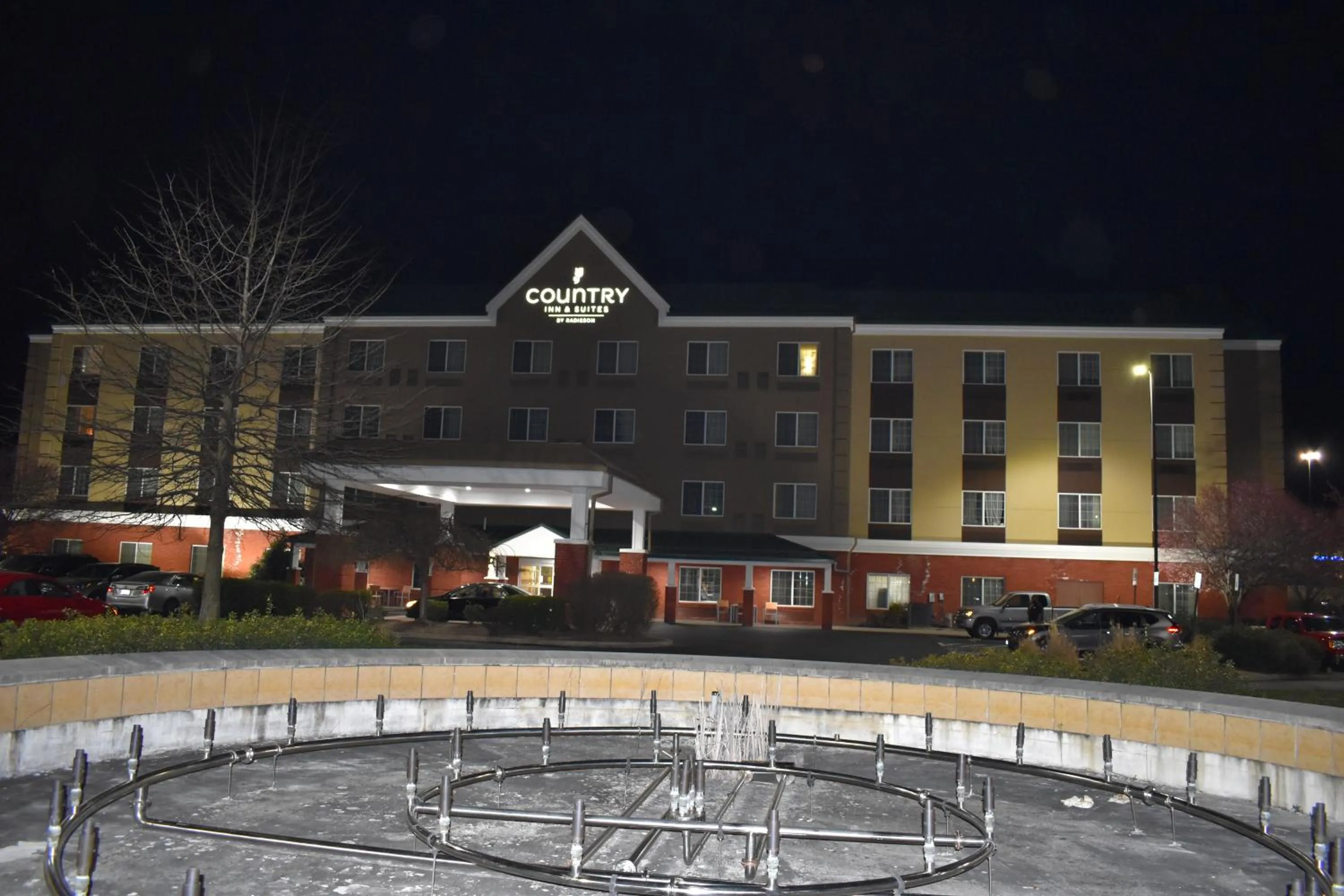Property building in Country Inn & Suites by Radisson, Hagerstown, MD