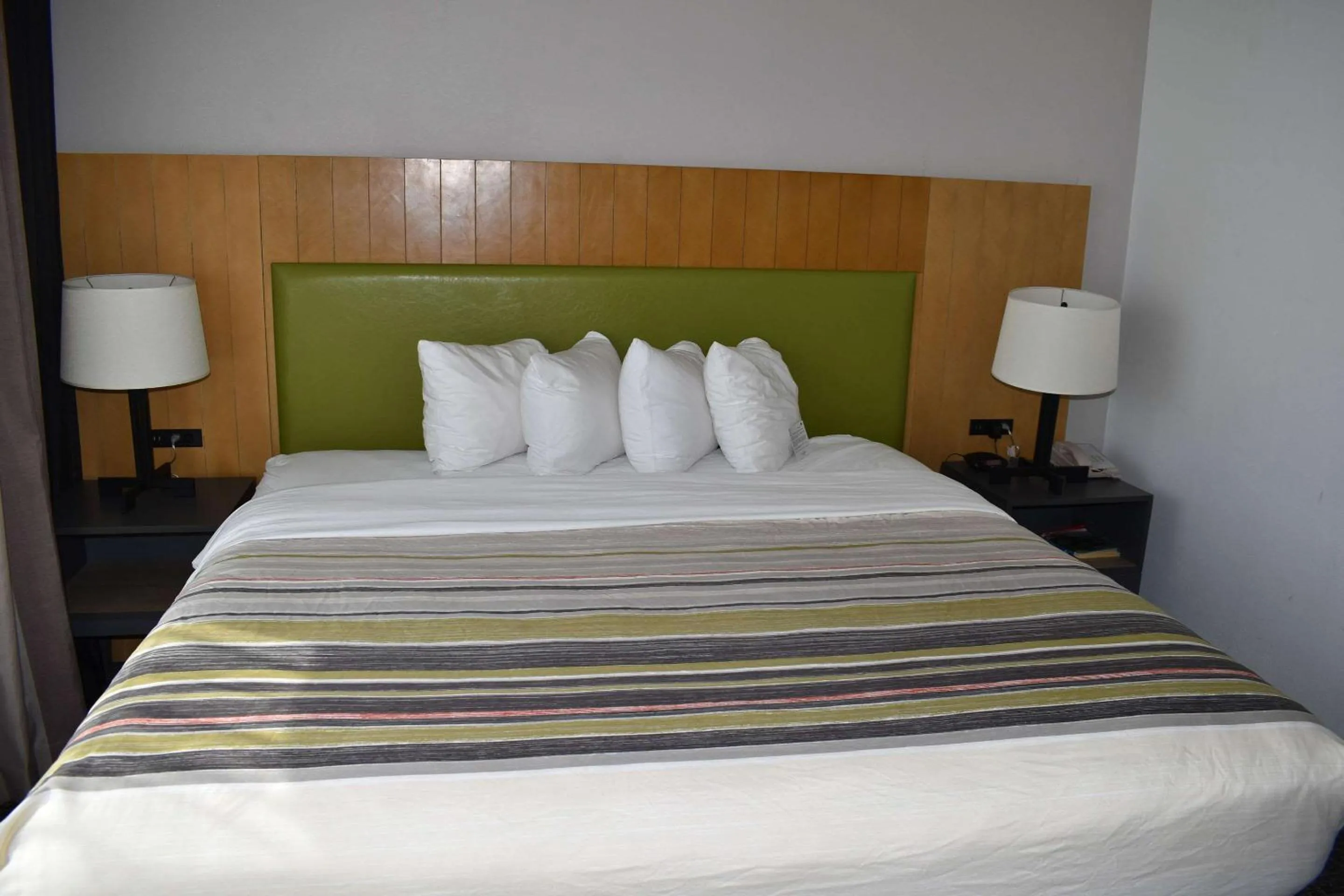Bedroom, Bed in Country Inn & Suites by Radisson, Hagerstown, MD