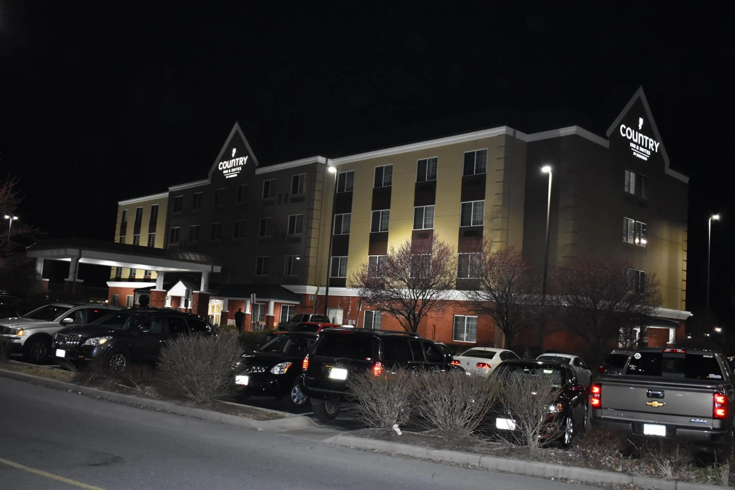 Property building in Country Inn & Suites by Radisson, Hagerstown, MD