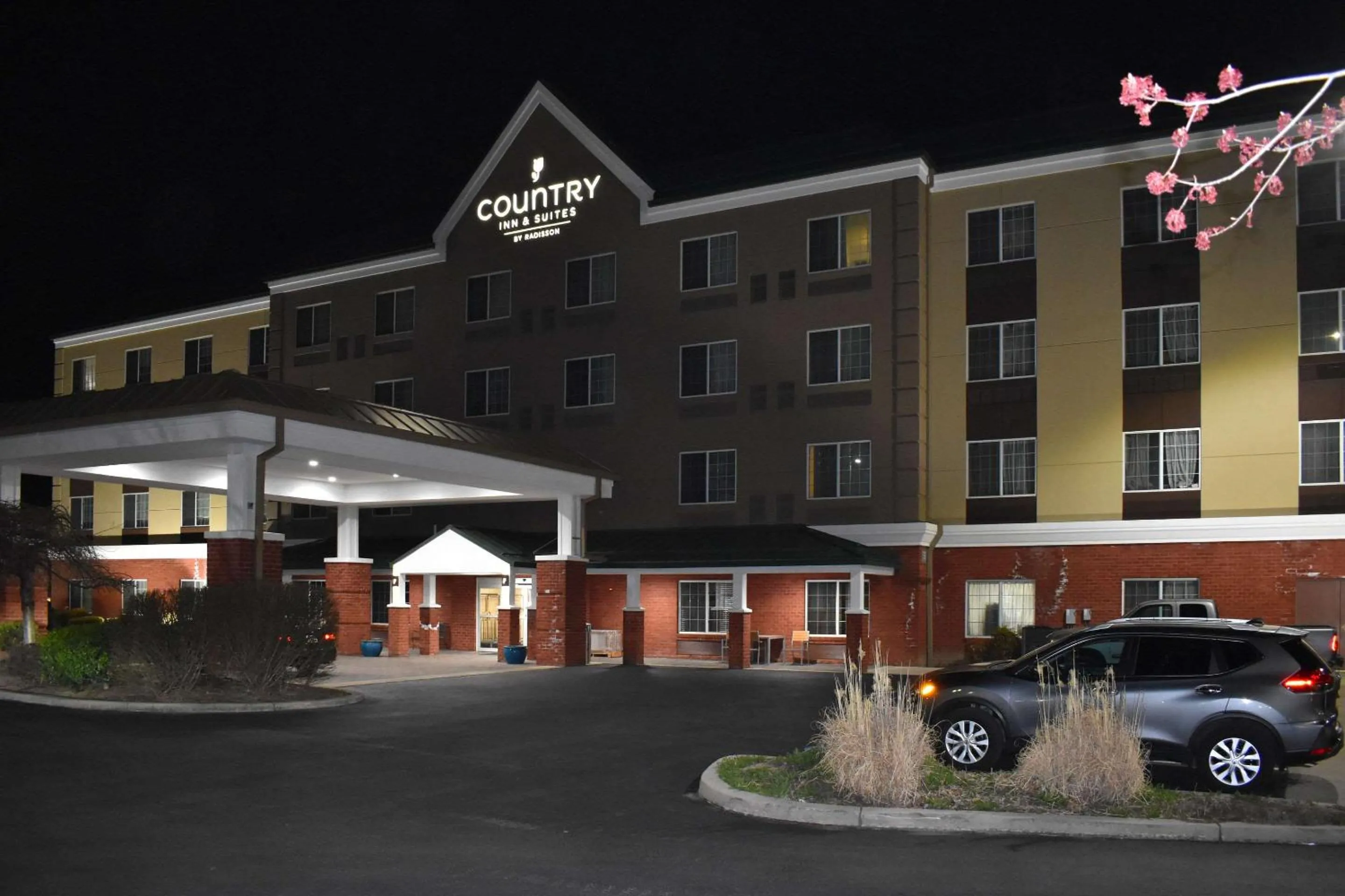 Property building in Country Inn & Suites by Radisson, Hagerstown, MD