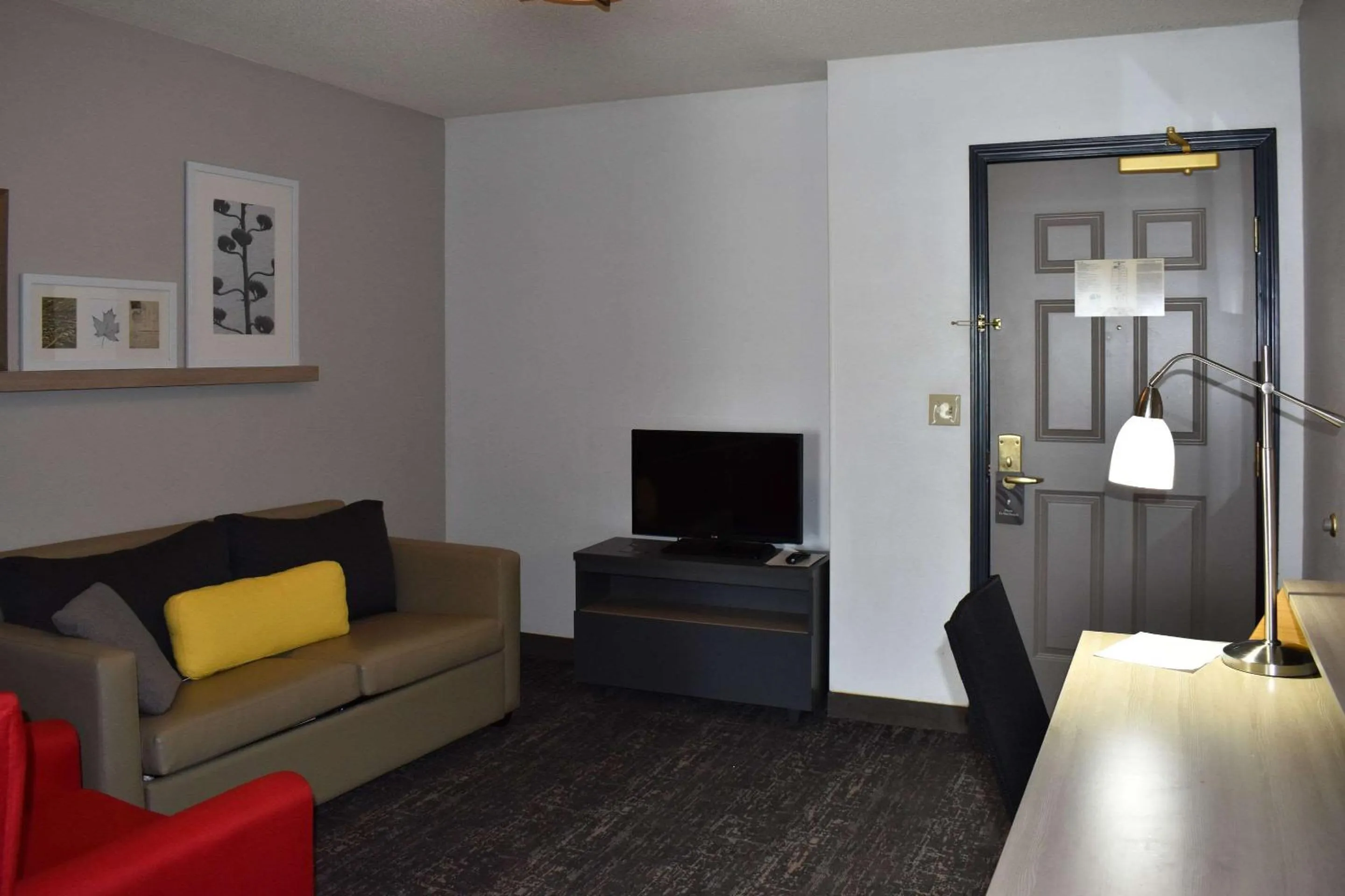 Bedroom in Country Inn & Suites by Radisson, Hagerstown, MD