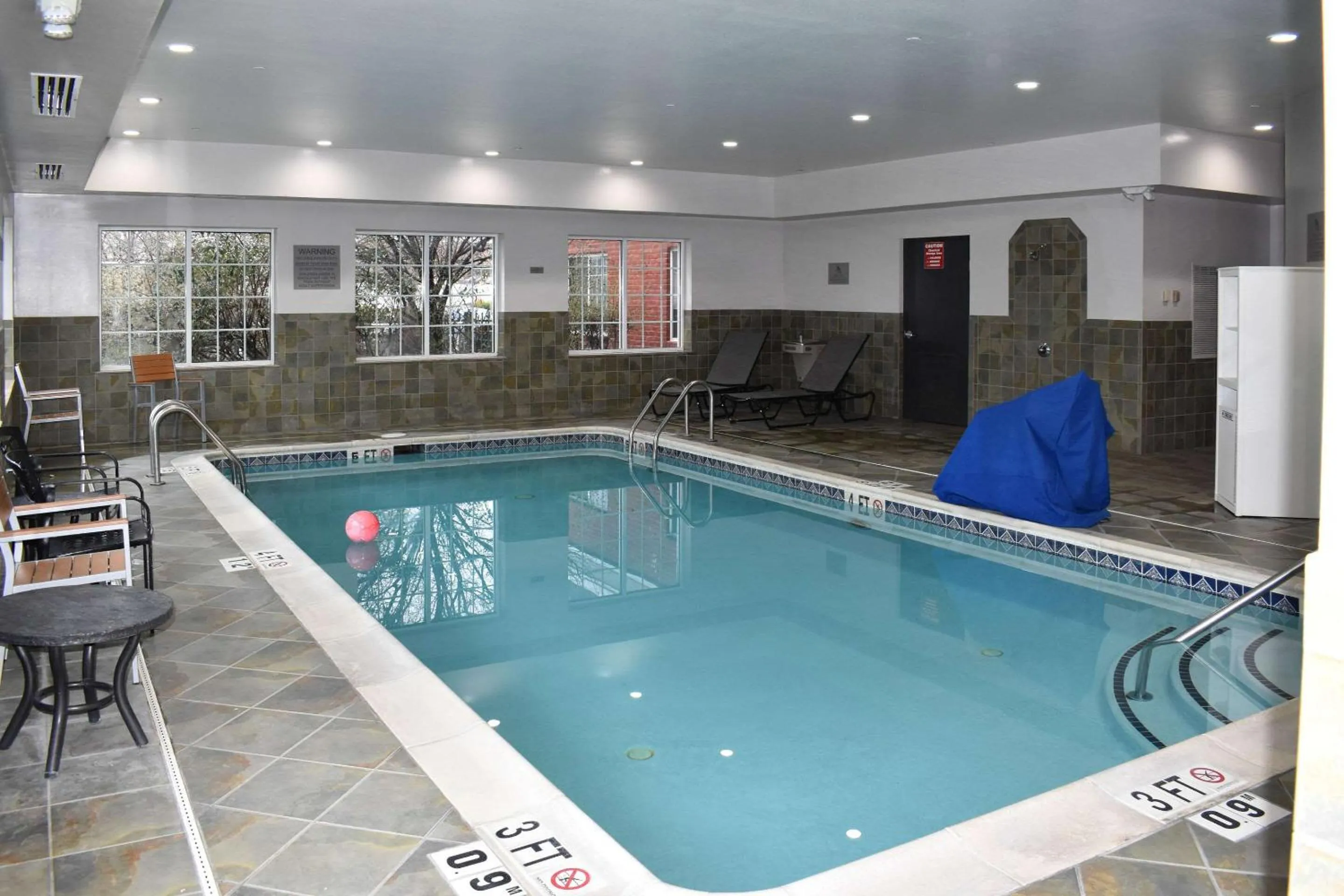 Swimming pool in Country Inn & Suites by Radisson, Hagerstown, MD