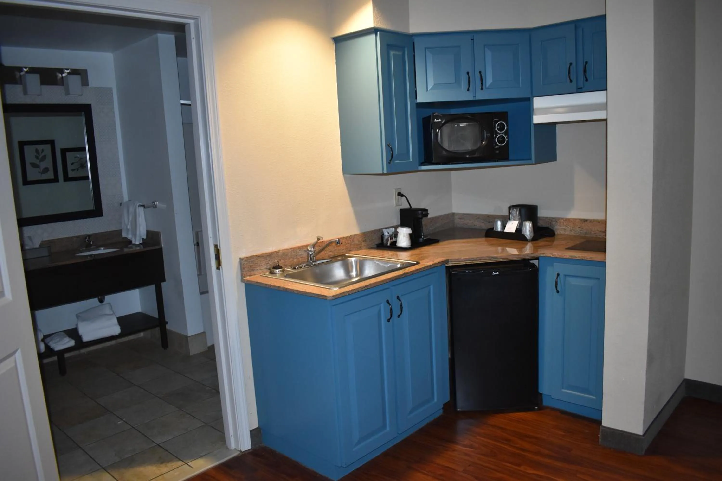 Kitchen or kitchenette in Country Inn & Suites by Radisson, Hagerstown, MD