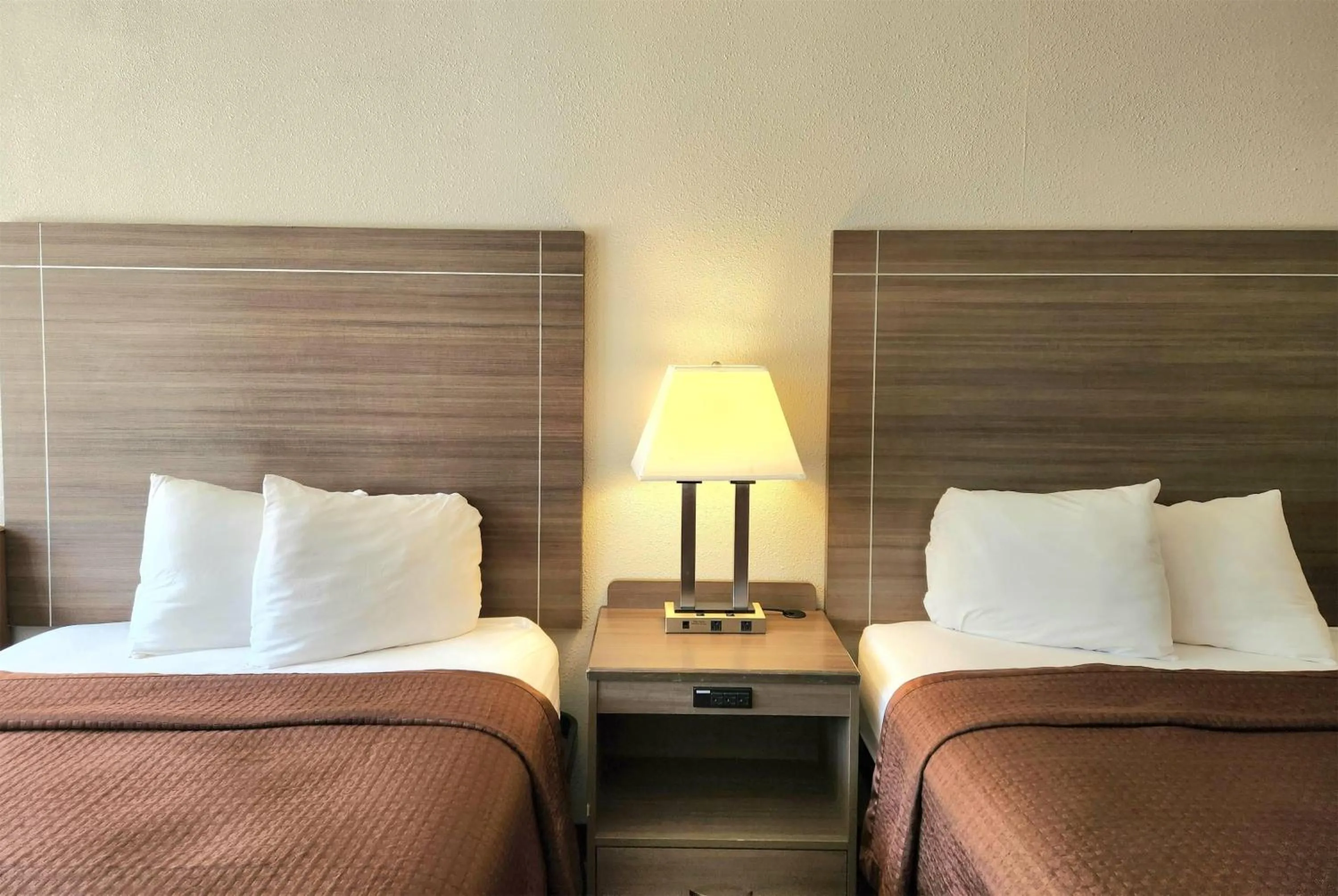 Photo of the whole room, Bed in Days Inn by Wyndham Seguin TX