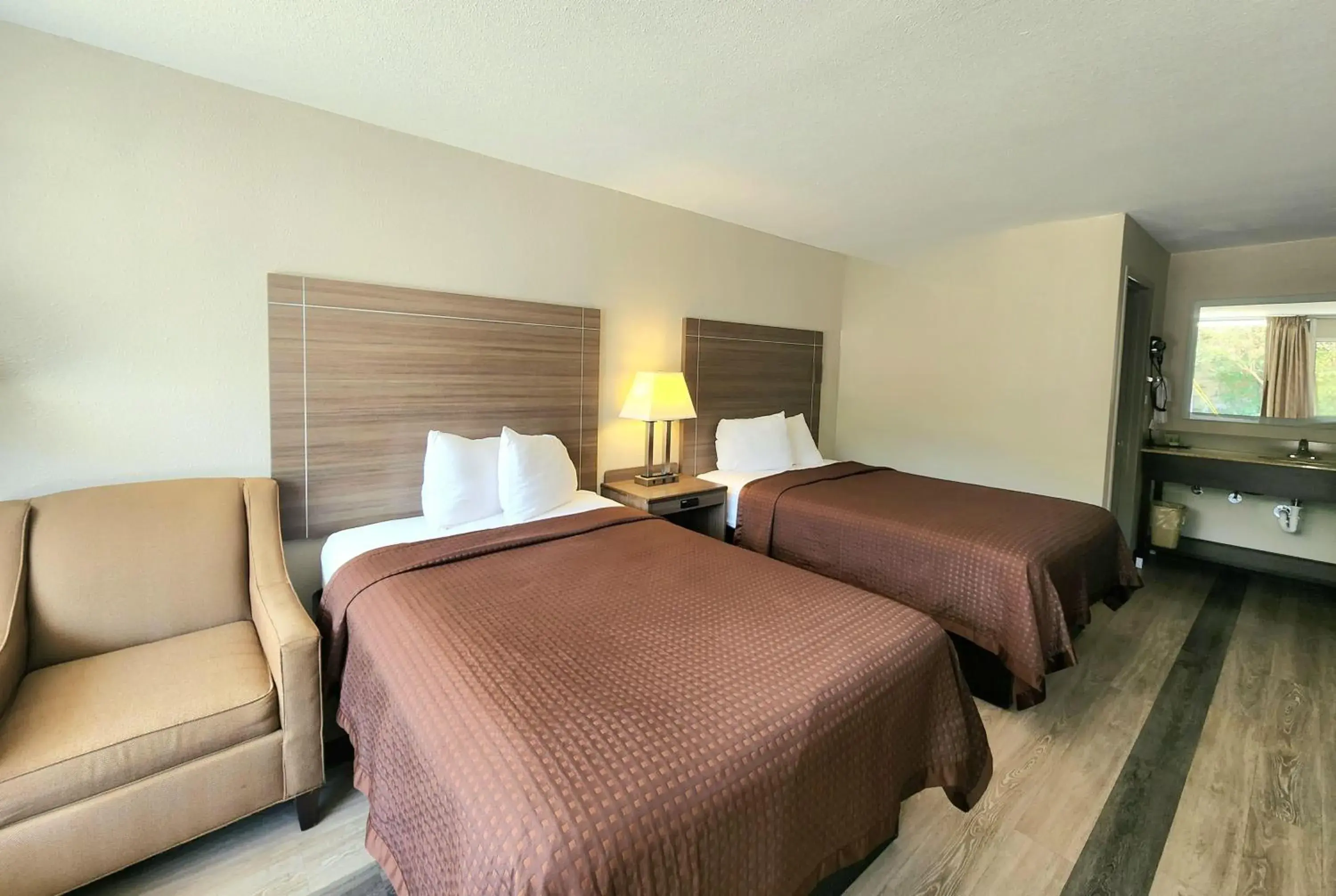 Deluxe Doublel Room with Two Double Beds - Non-Smoking in Days Inn by Wyndham Seguin TX Deluxe Doublel Room with Two Double Beds - Non-Smoking in Days Inn by Wyndham Seguin TX