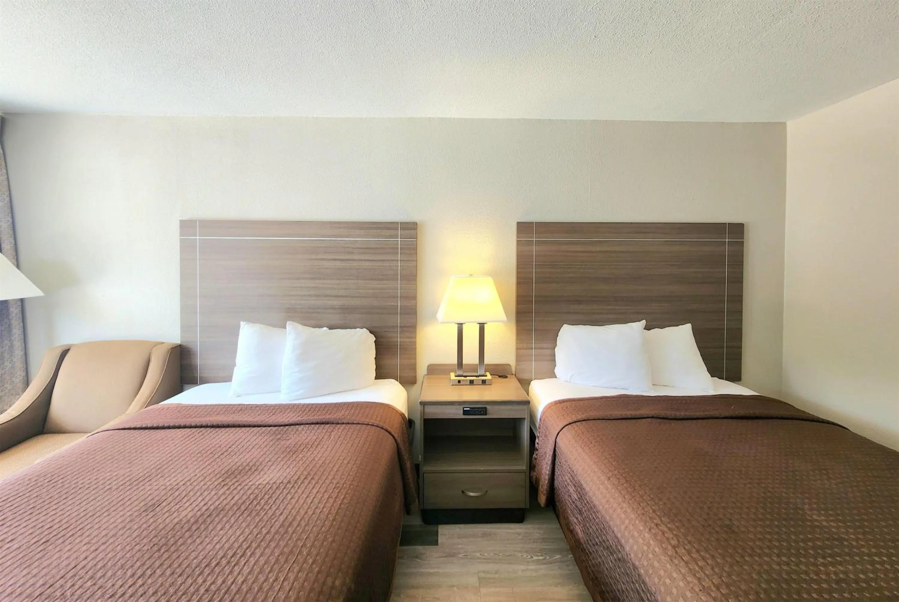 Photo of the whole room, Bed in Days Inn by Wyndham Seguin TX