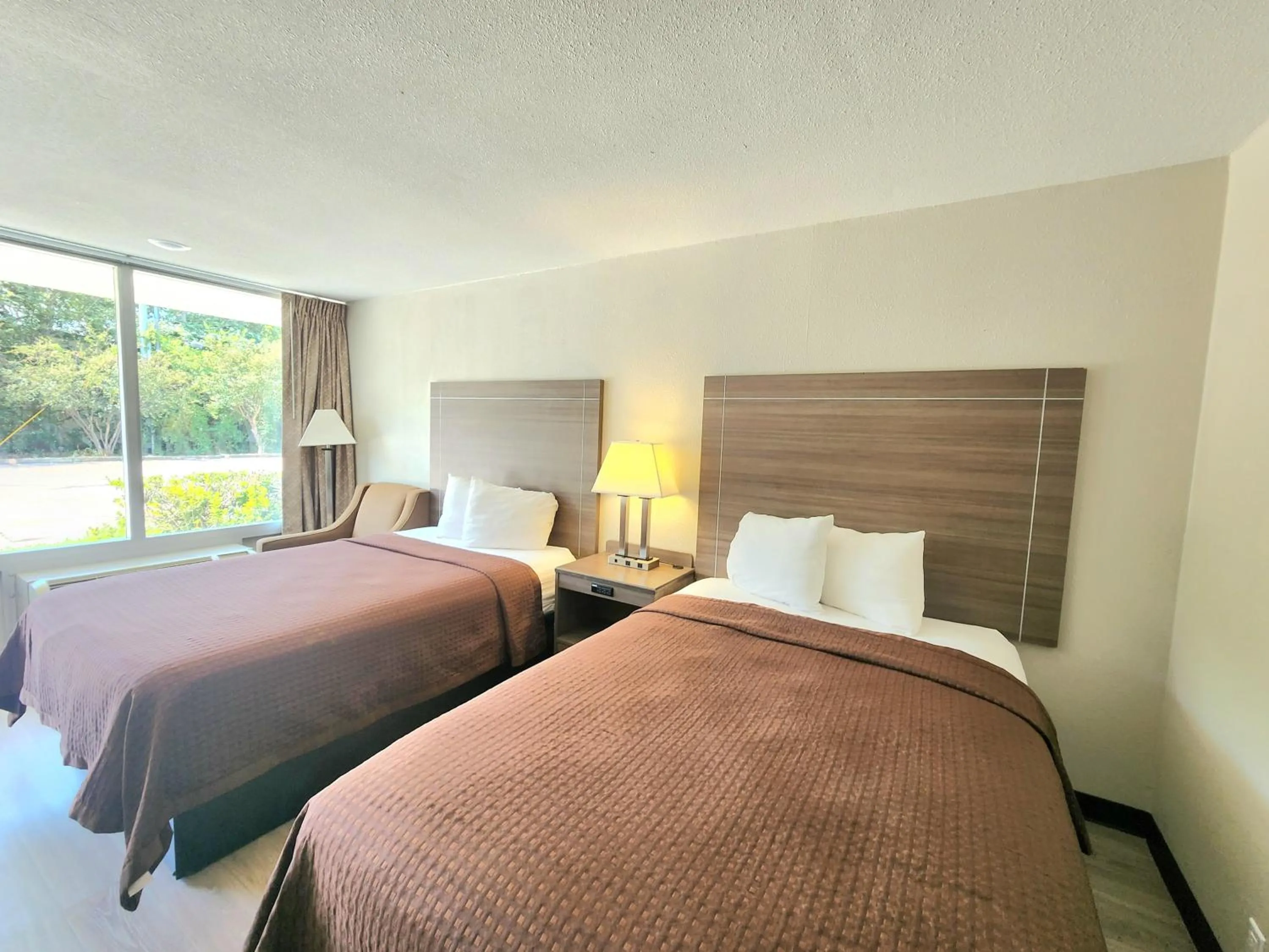 Bed in Days Inn by Wyndham Seguin TX