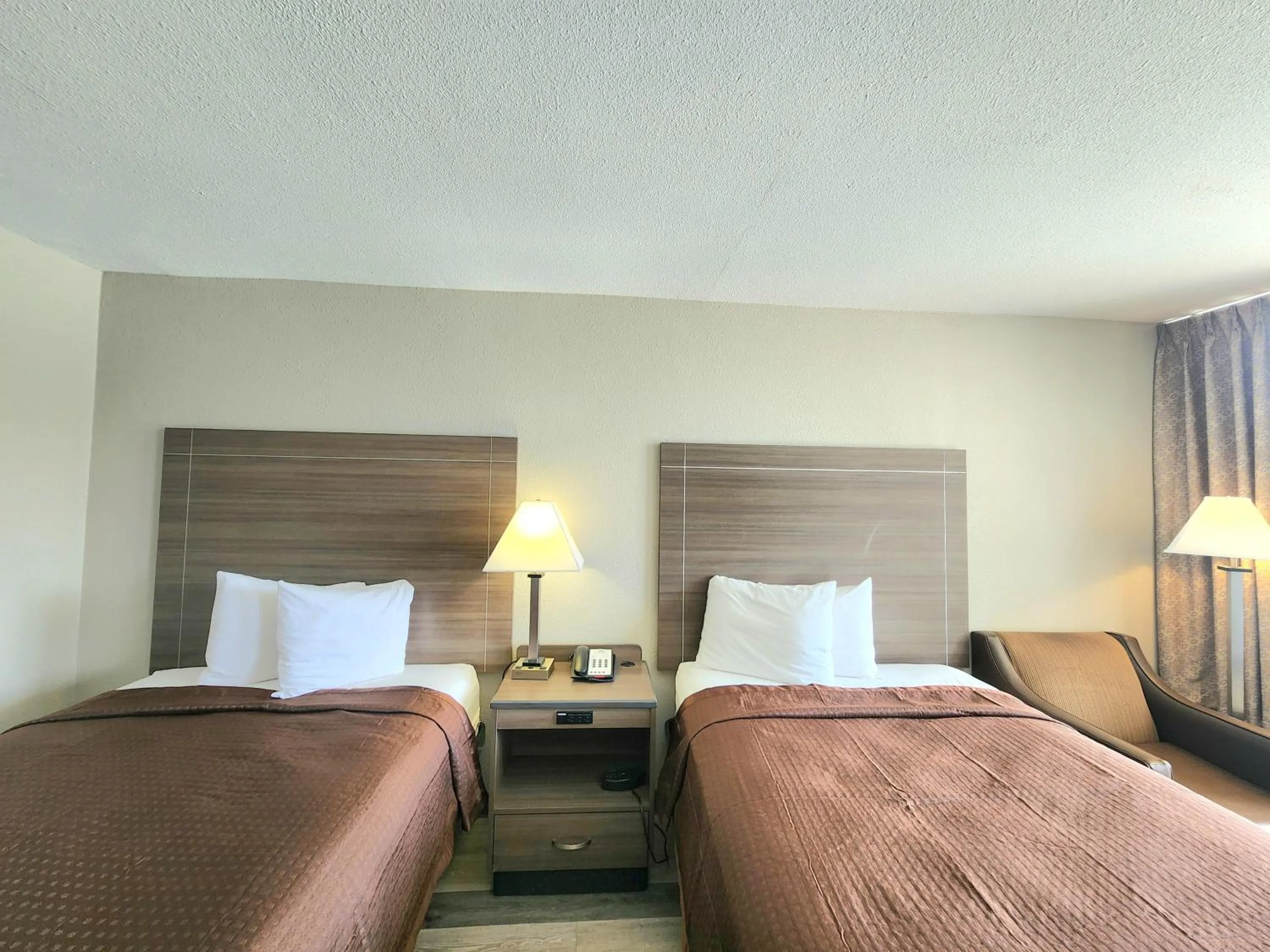 Bed in Days Inn by Wyndham Seguin TX