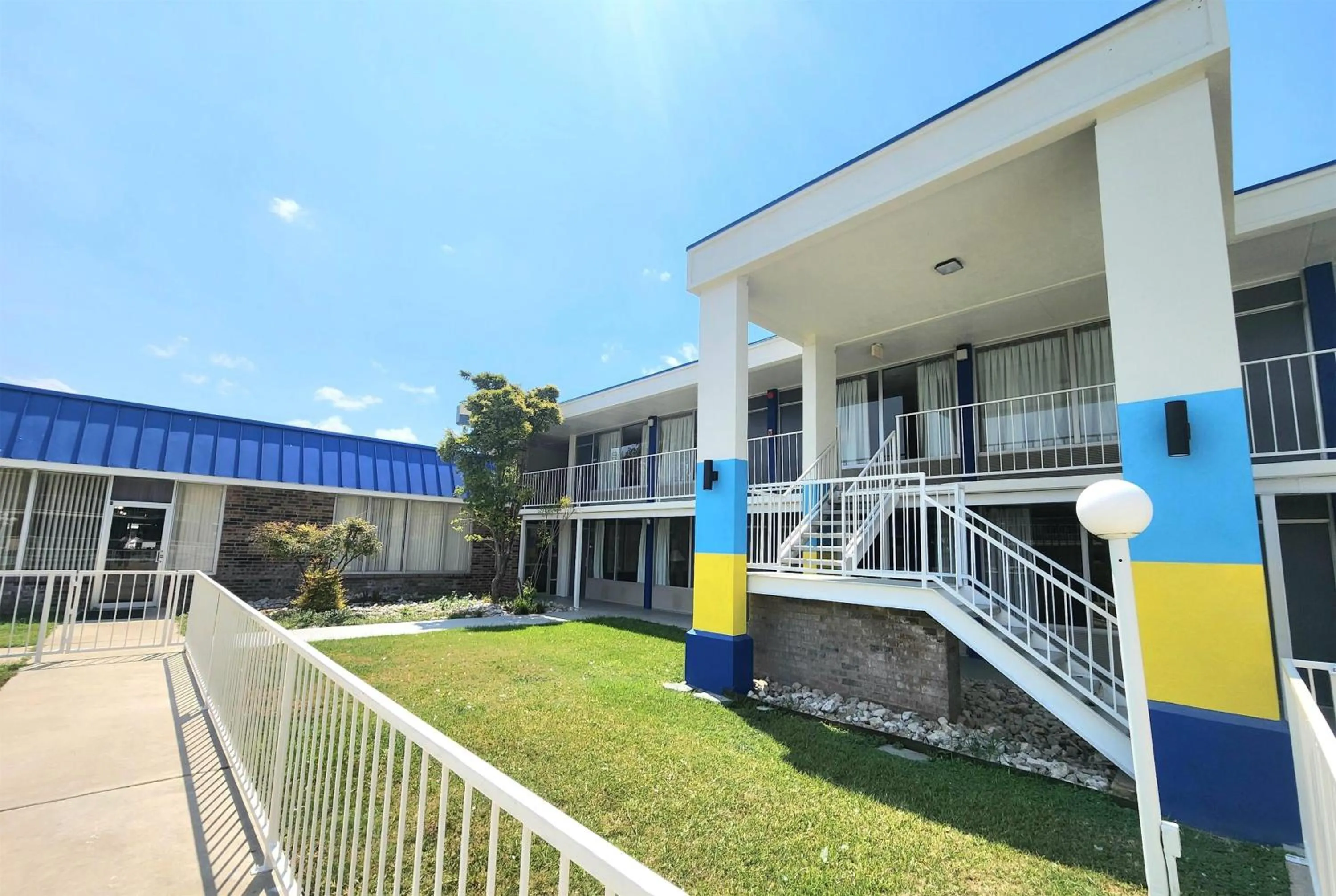 Property building in Days Inn by Wyndham Seguin TX