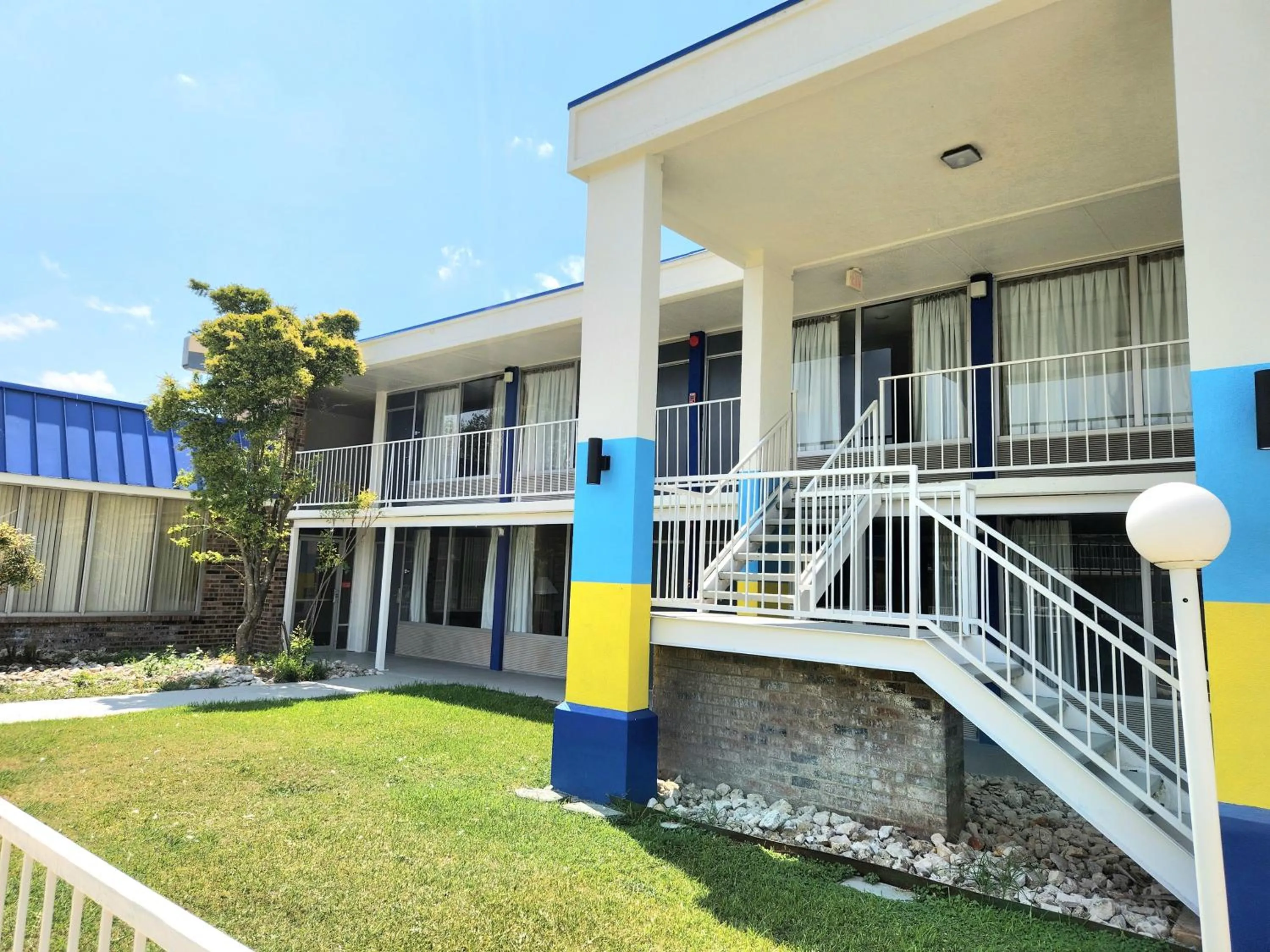 Property building in Days Inn by Wyndham Seguin TX