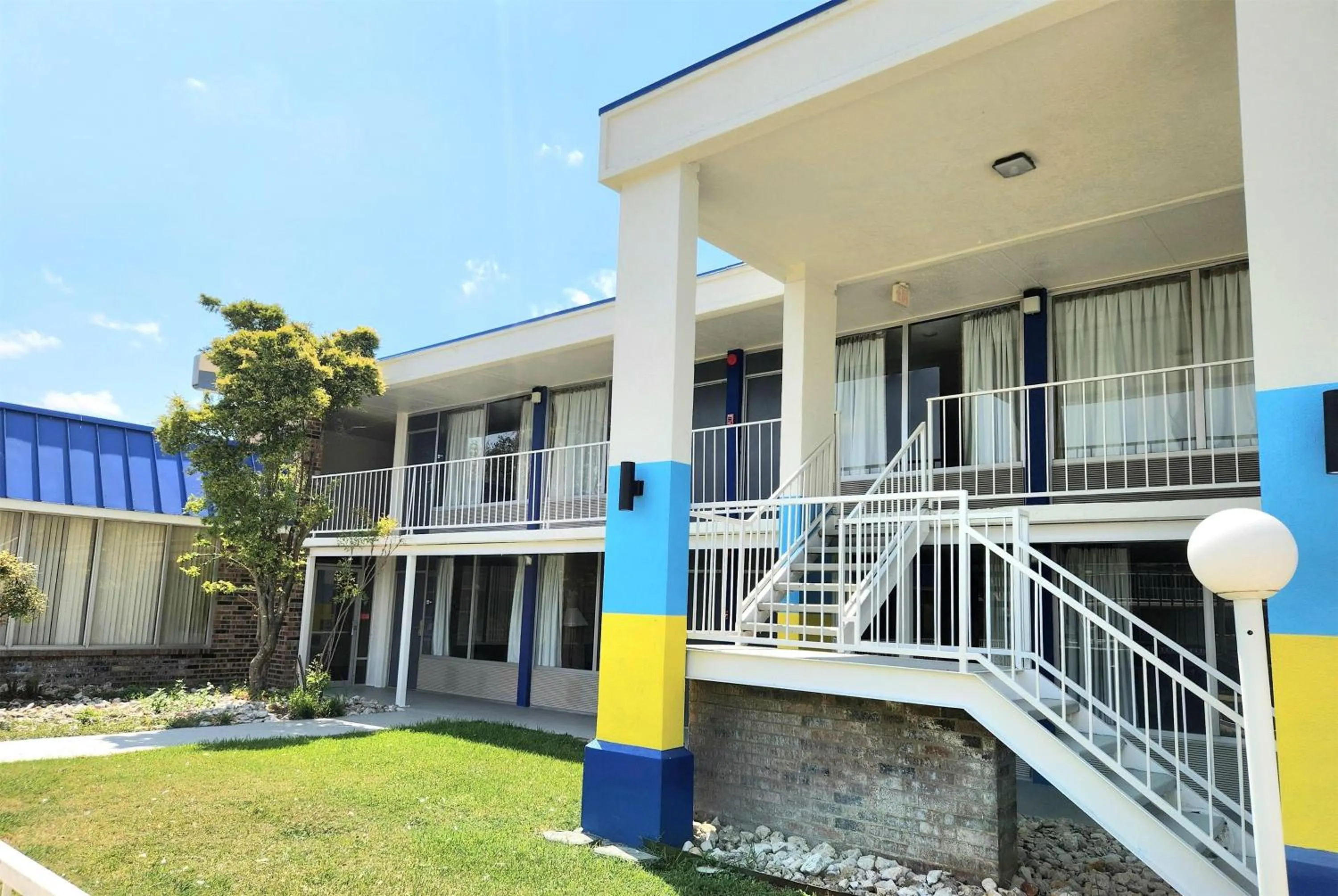 Property building in Days Inn by Wyndham Seguin TX