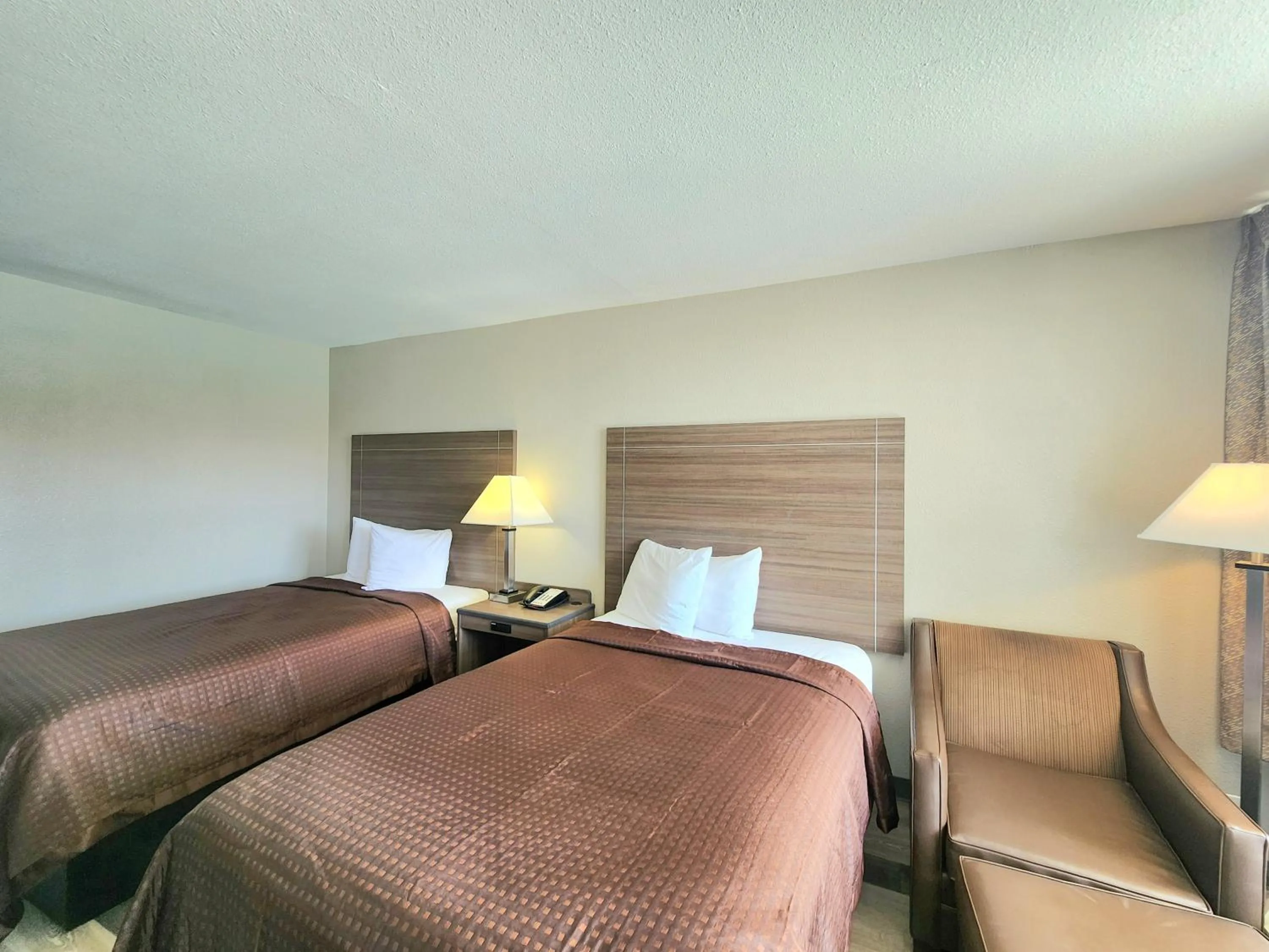 Bed in Days Inn by Wyndham Seguin TX