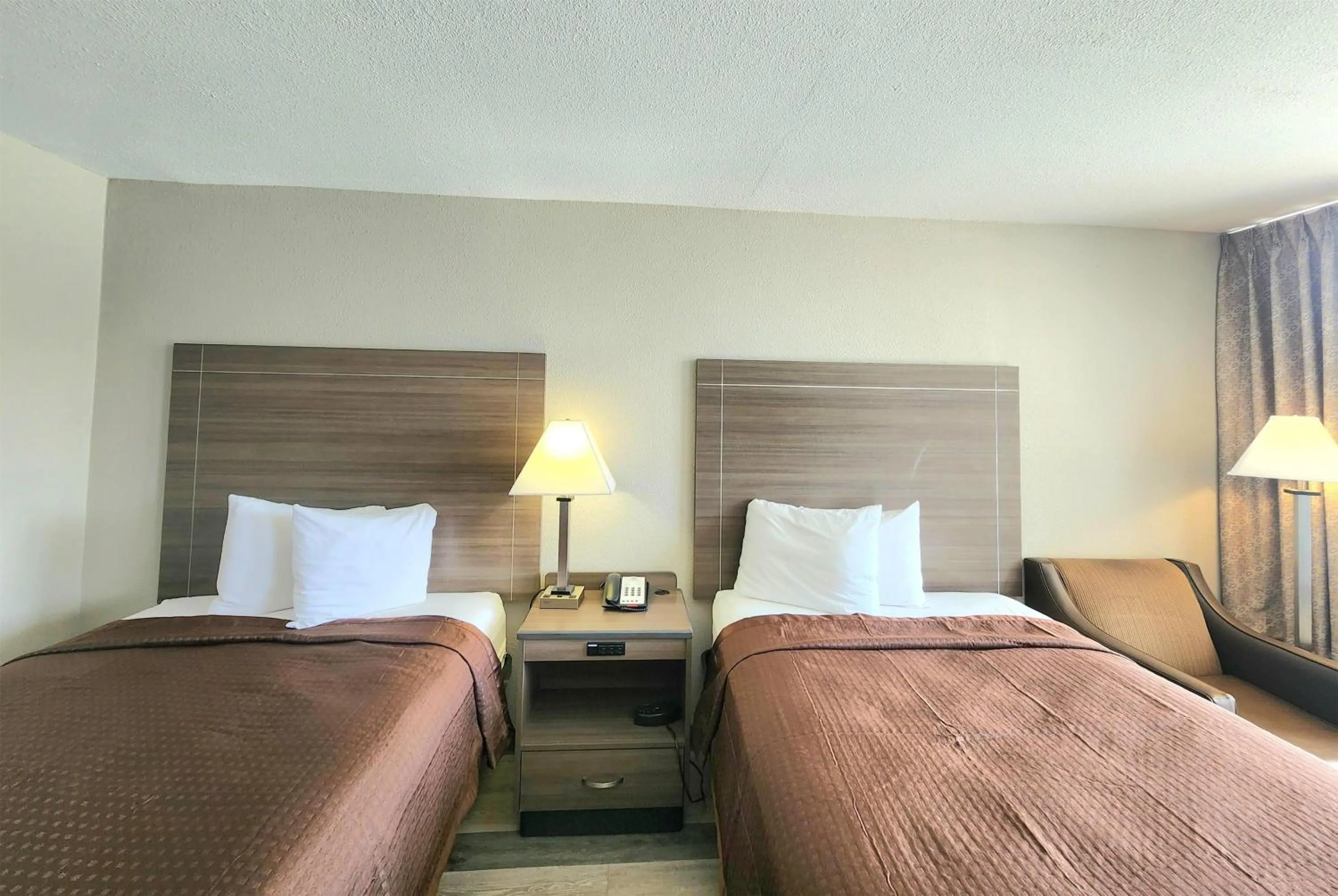 Photo of the whole room, Bed in Days Inn by Wyndham Seguin TX