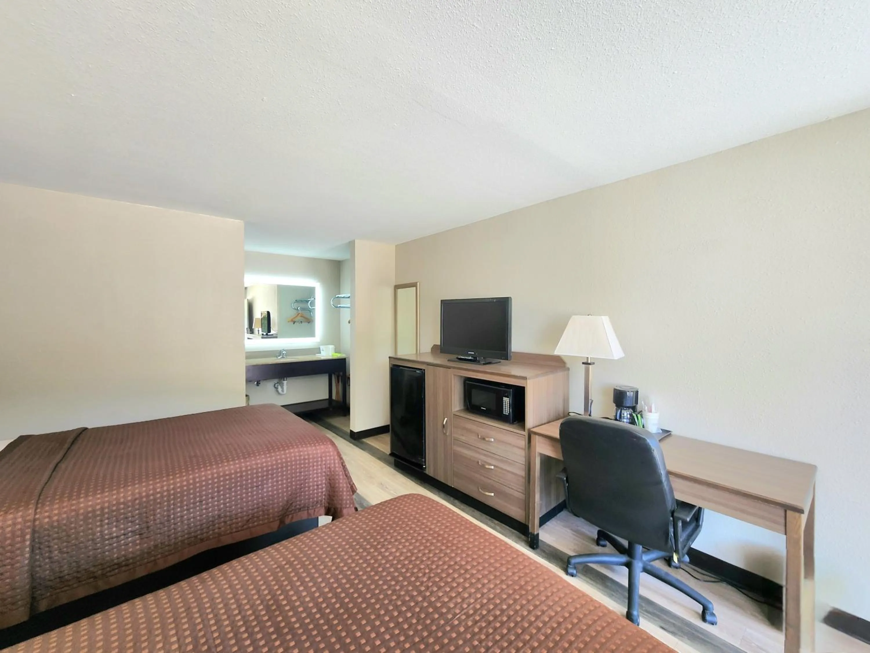 Bed in Days Inn by Wyndham Seguin TX