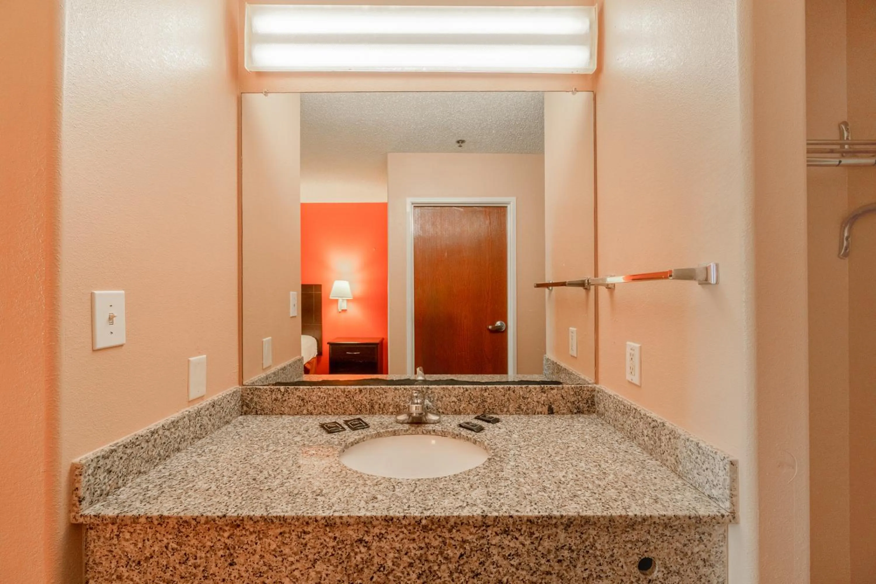 Bathroom in Capital O Fairway Inn - Baytown La Porte TX