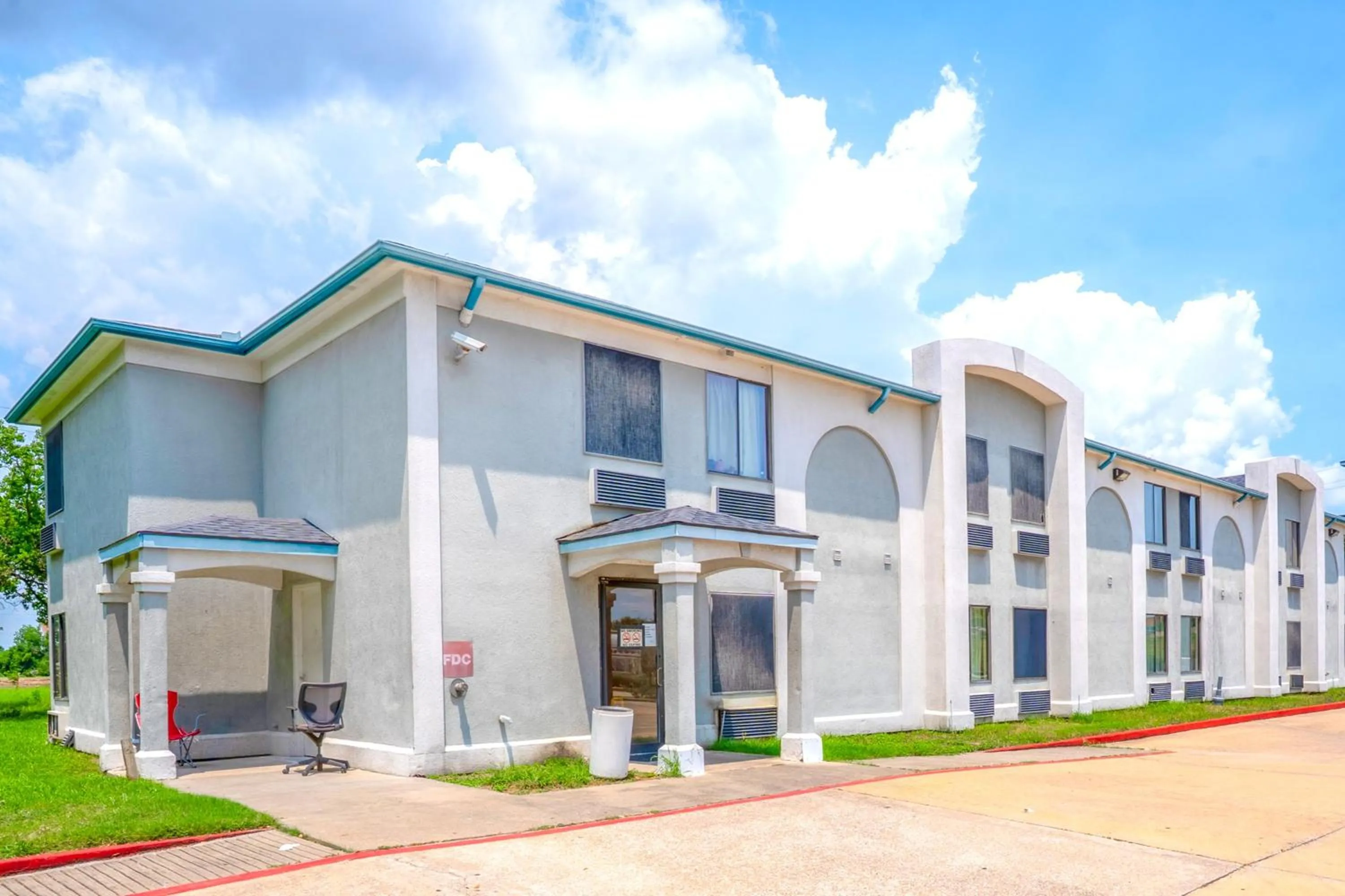 Facade/entrance in Capital O Fairway Inn - Baytown La Porte TX