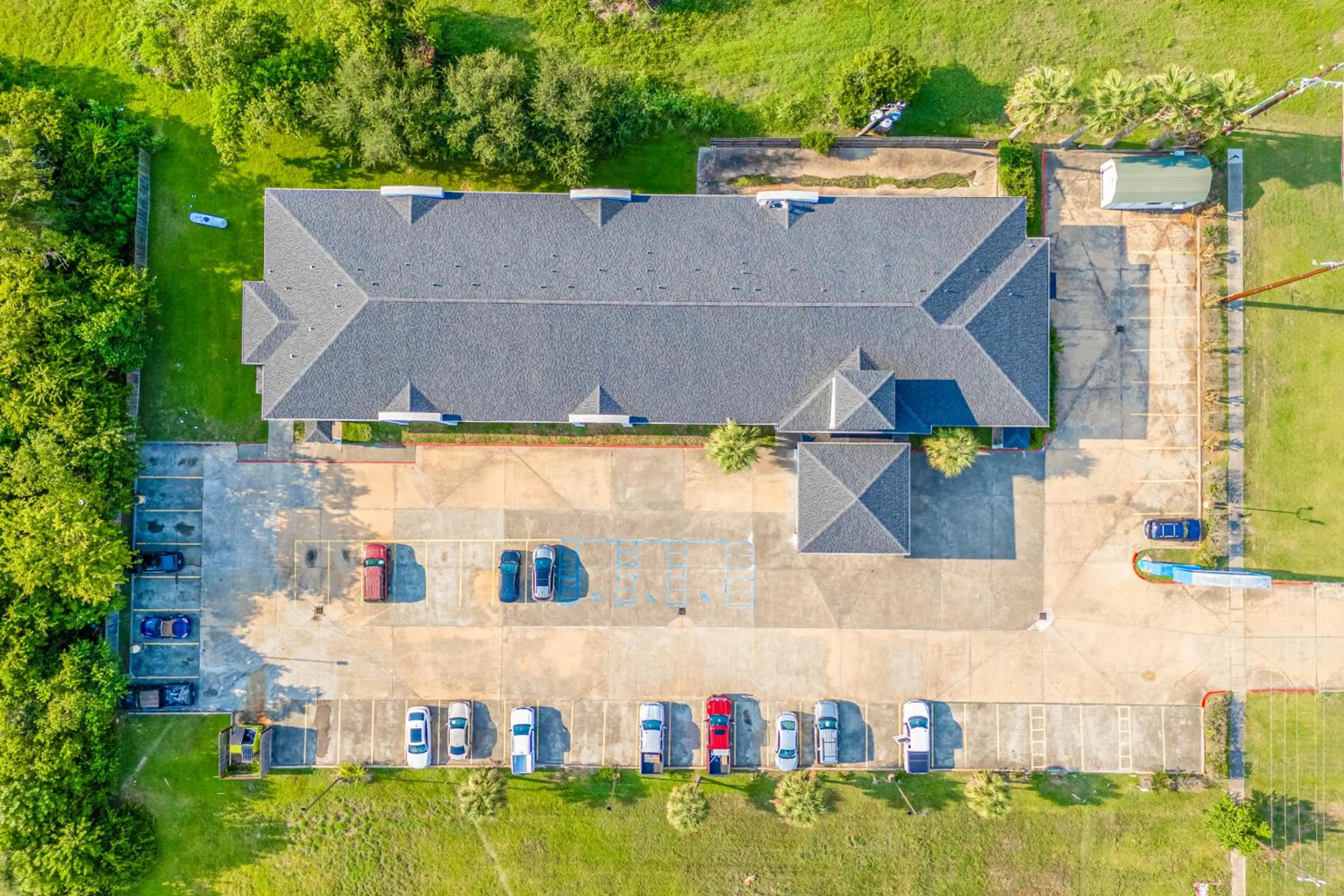 Parking in Capital O Fairway Inn - Baytown La Porte TX