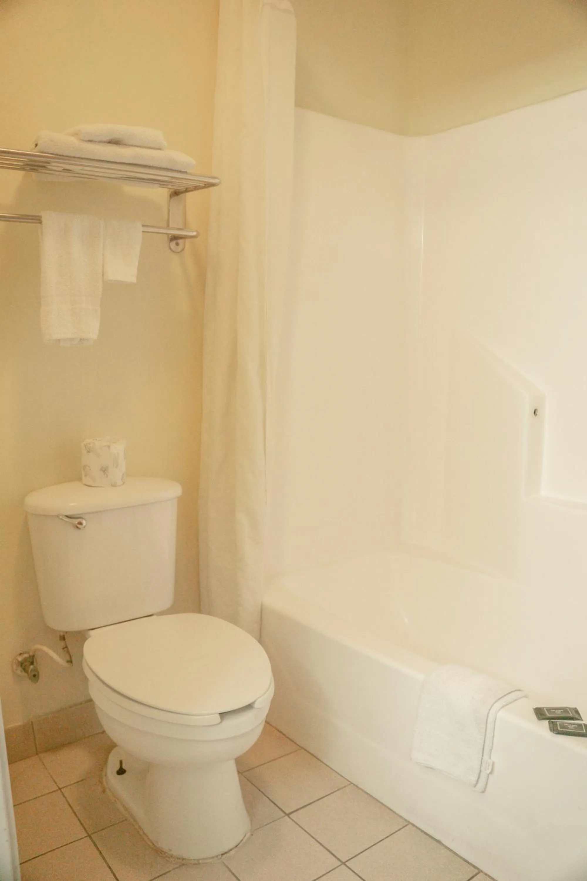 Bathroom in Capital O Fairway Inn - Baytown La Porte TX