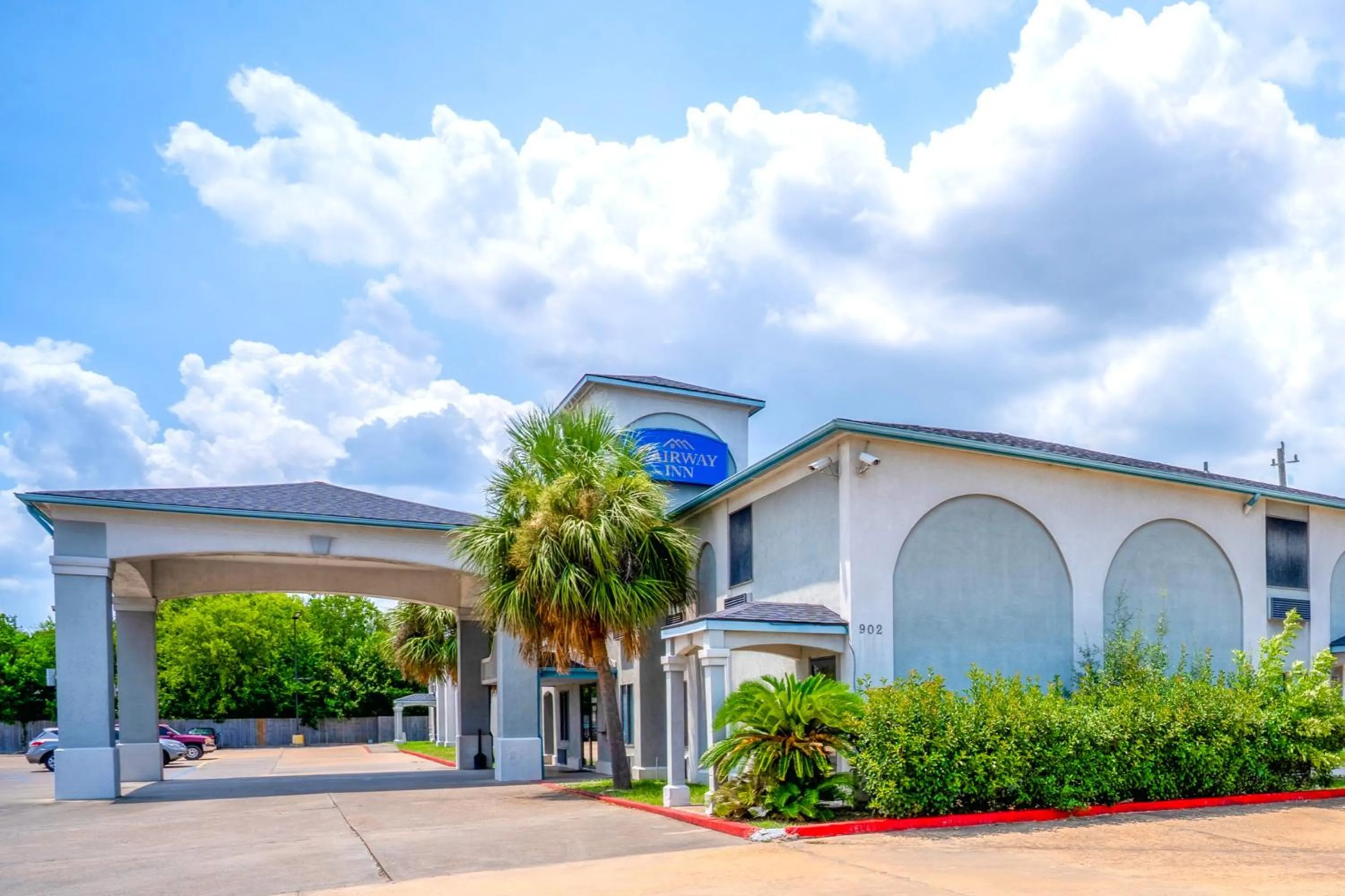 Parking in Capital O Fairway Inn - Baytown La Porte TX